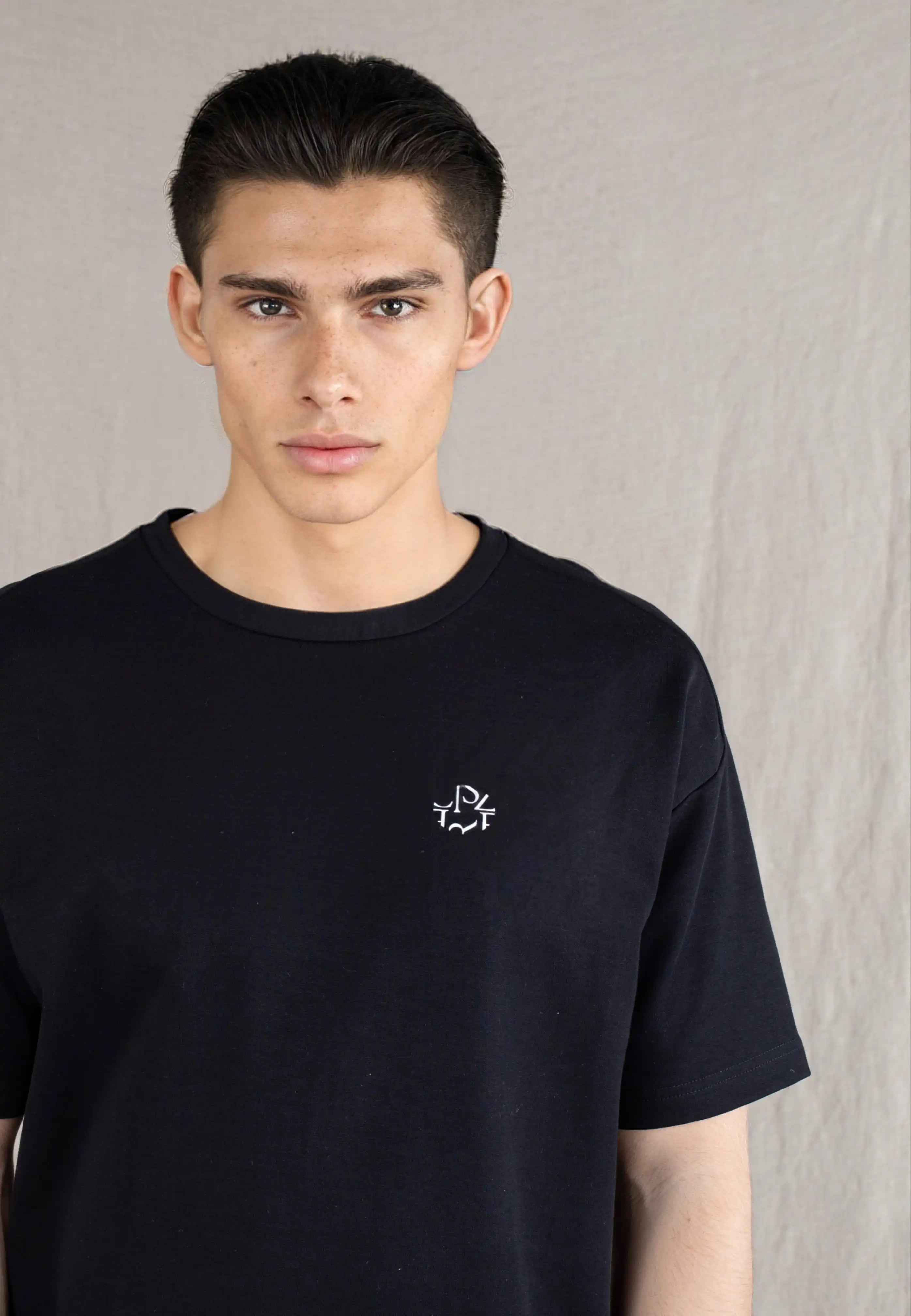 Ellipse: Relaxed Tee front emblem - Black