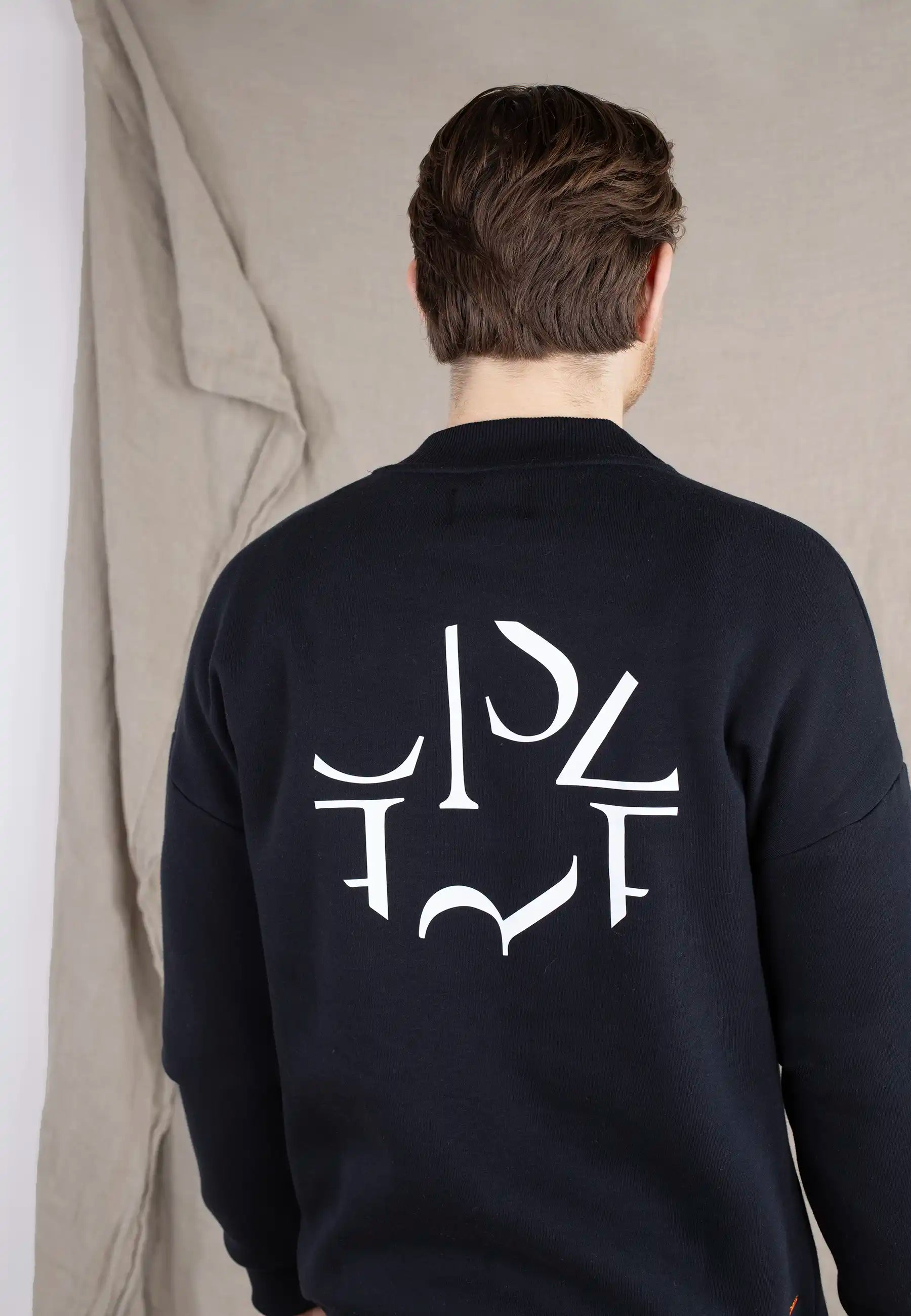 Ellipse: Sweater back emblem – Black