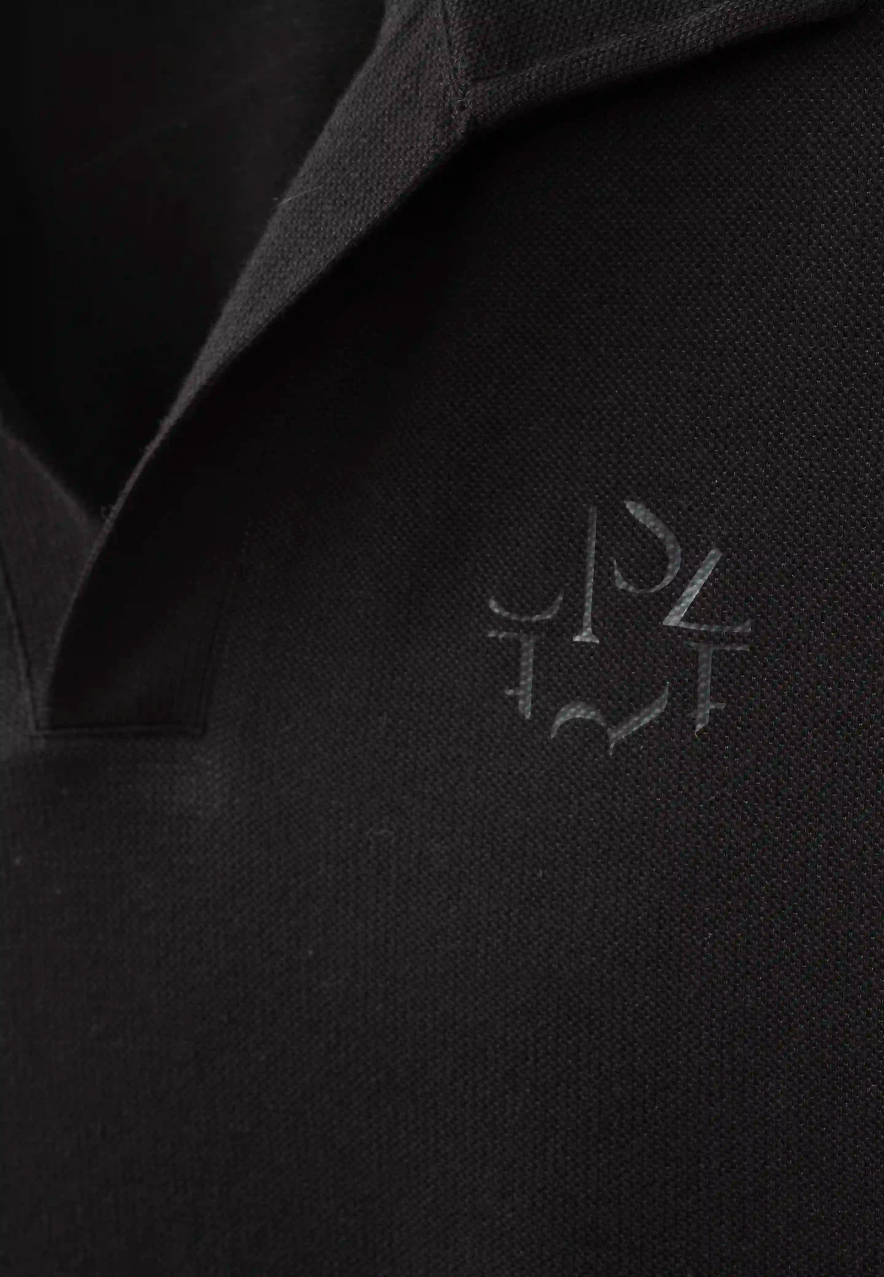 Ellipse: pique front emblem – Black