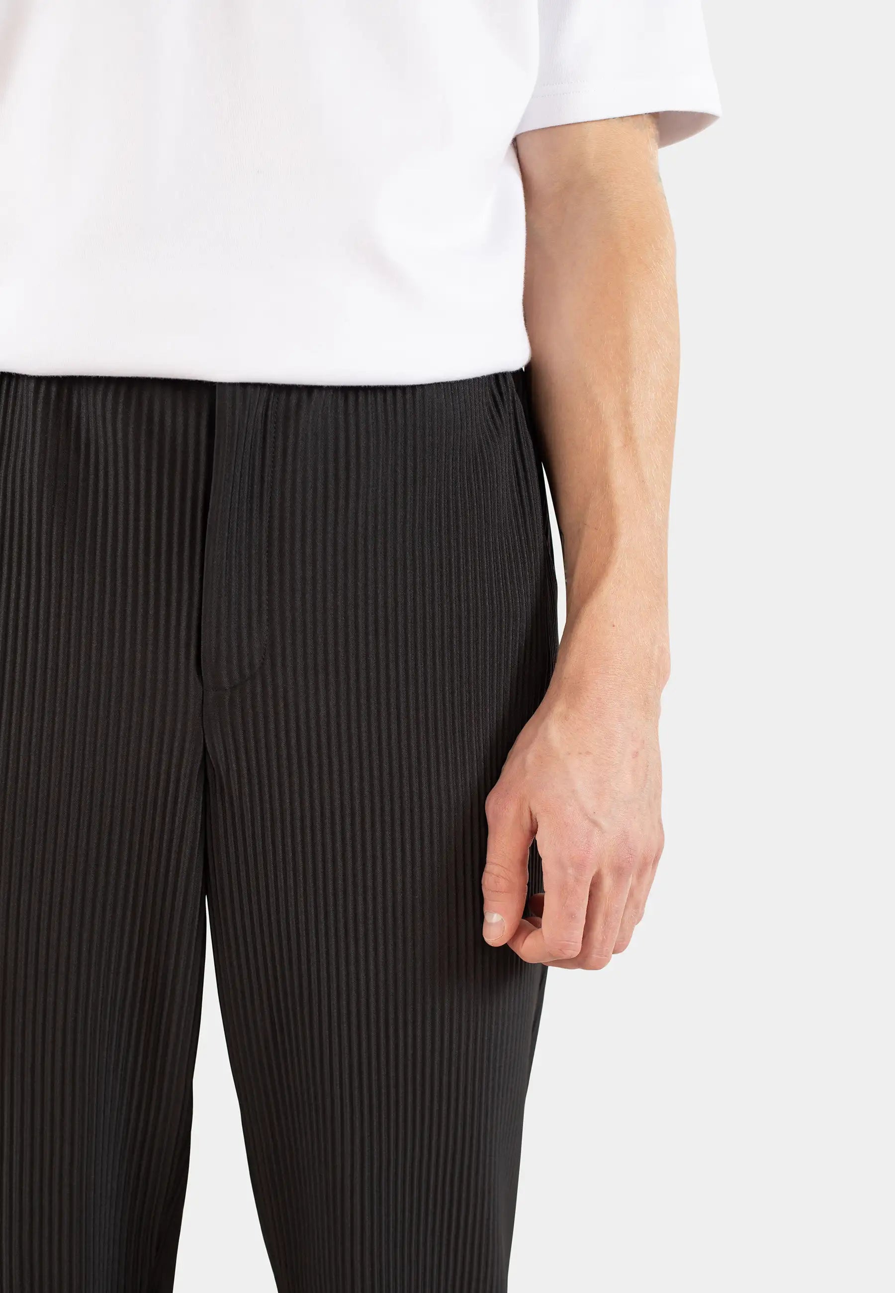 Lugo plisse trouser - Black