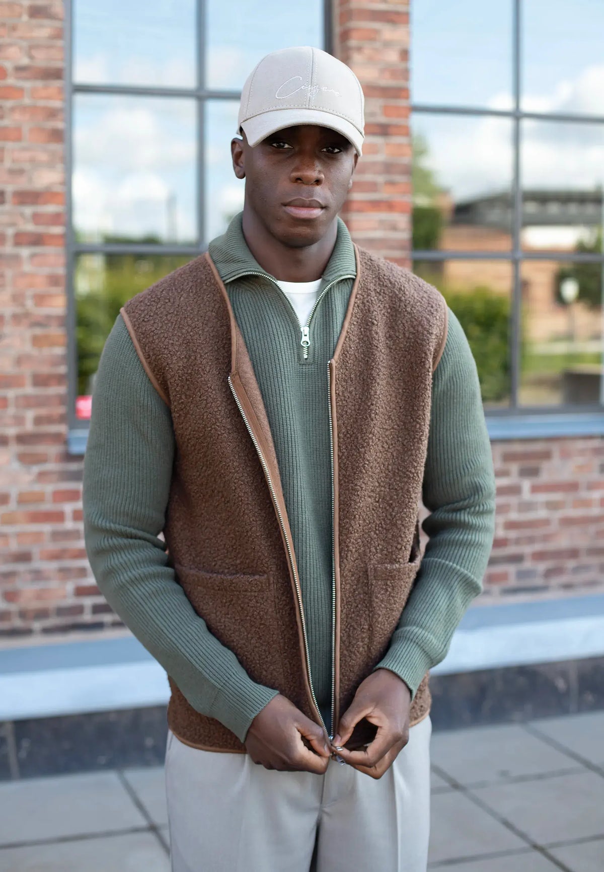 Avery boucle vest - Brown, on model