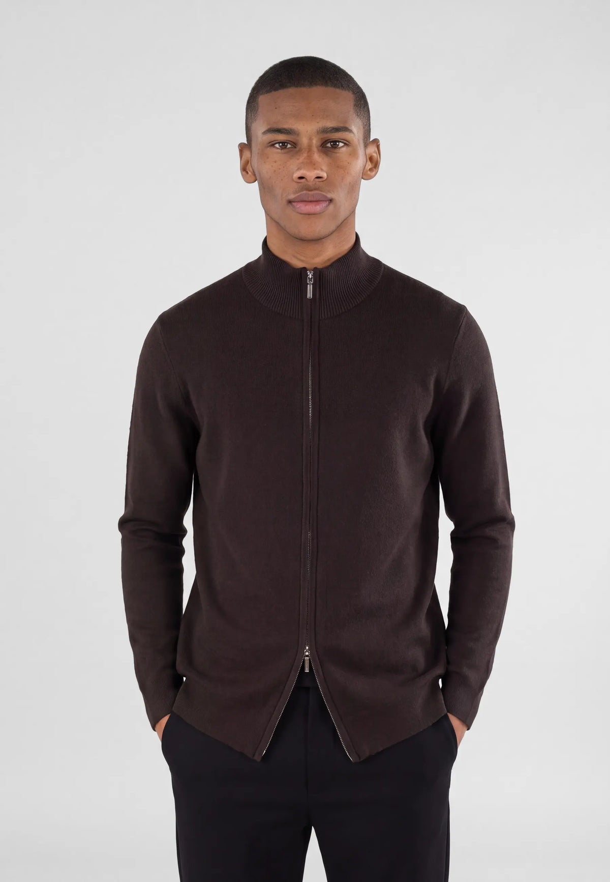 Cemal knitted high collar - Brown, back view on model