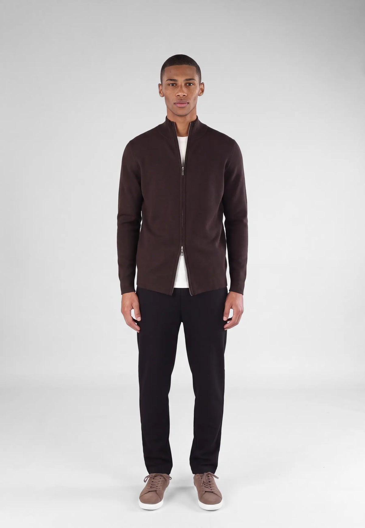 Cemal knitted high collar - Brown, on model