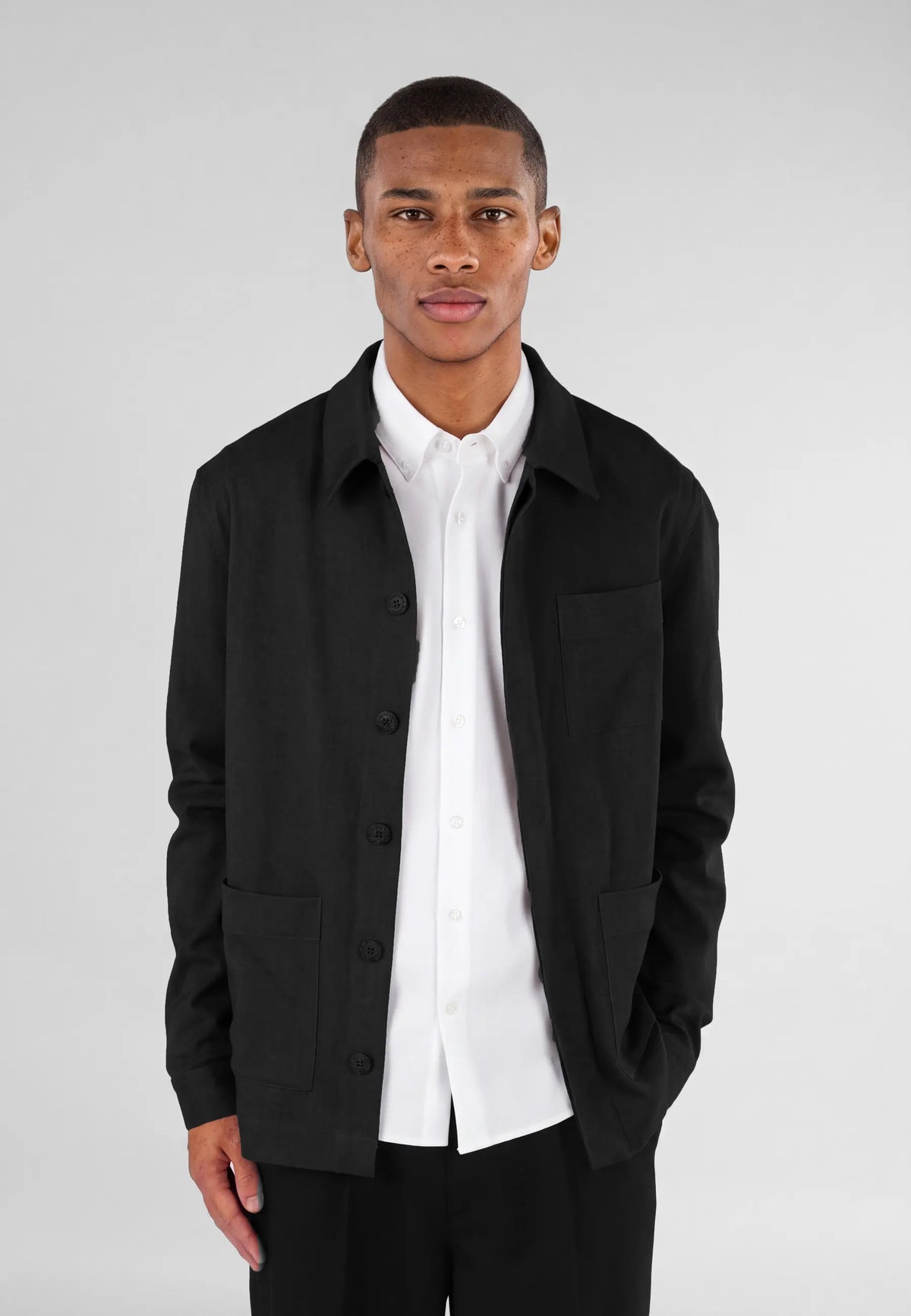 Elis heavy overshirt - Black, on model