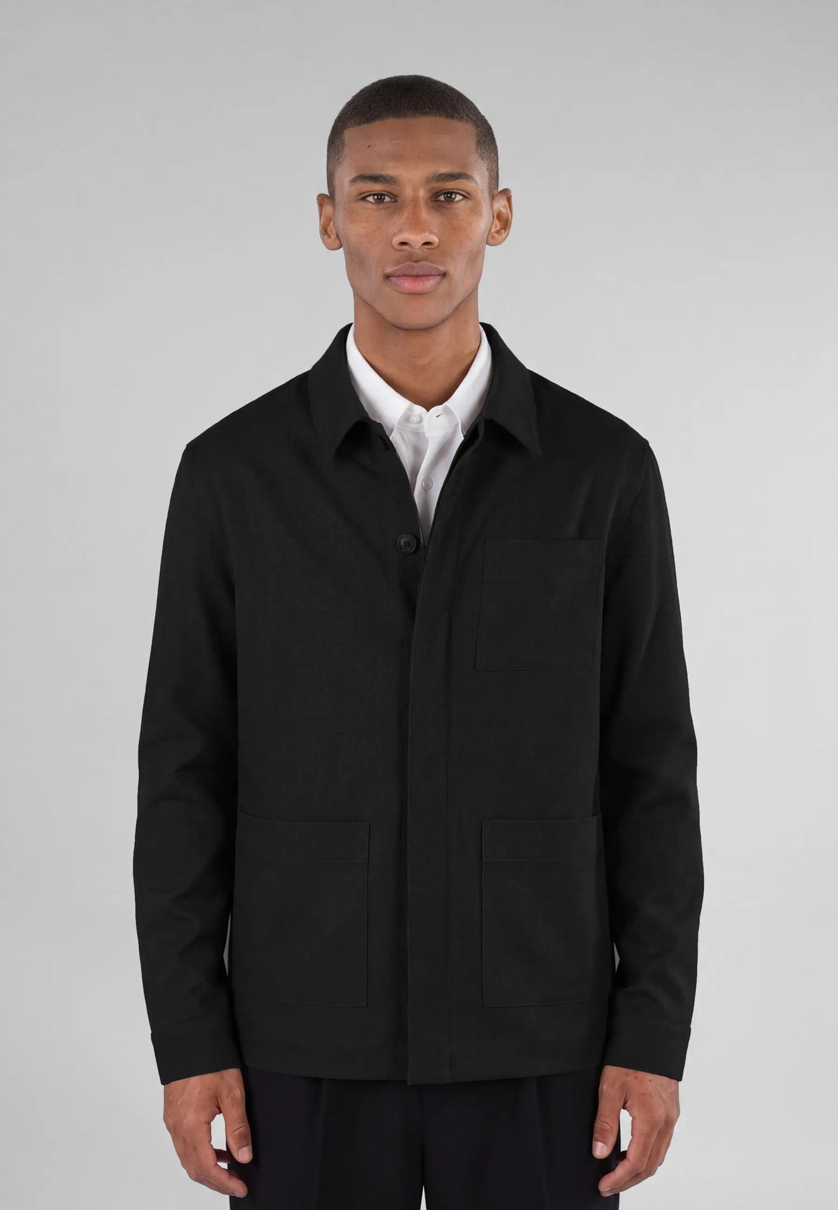 Elis heavy overshirt - Black, on model