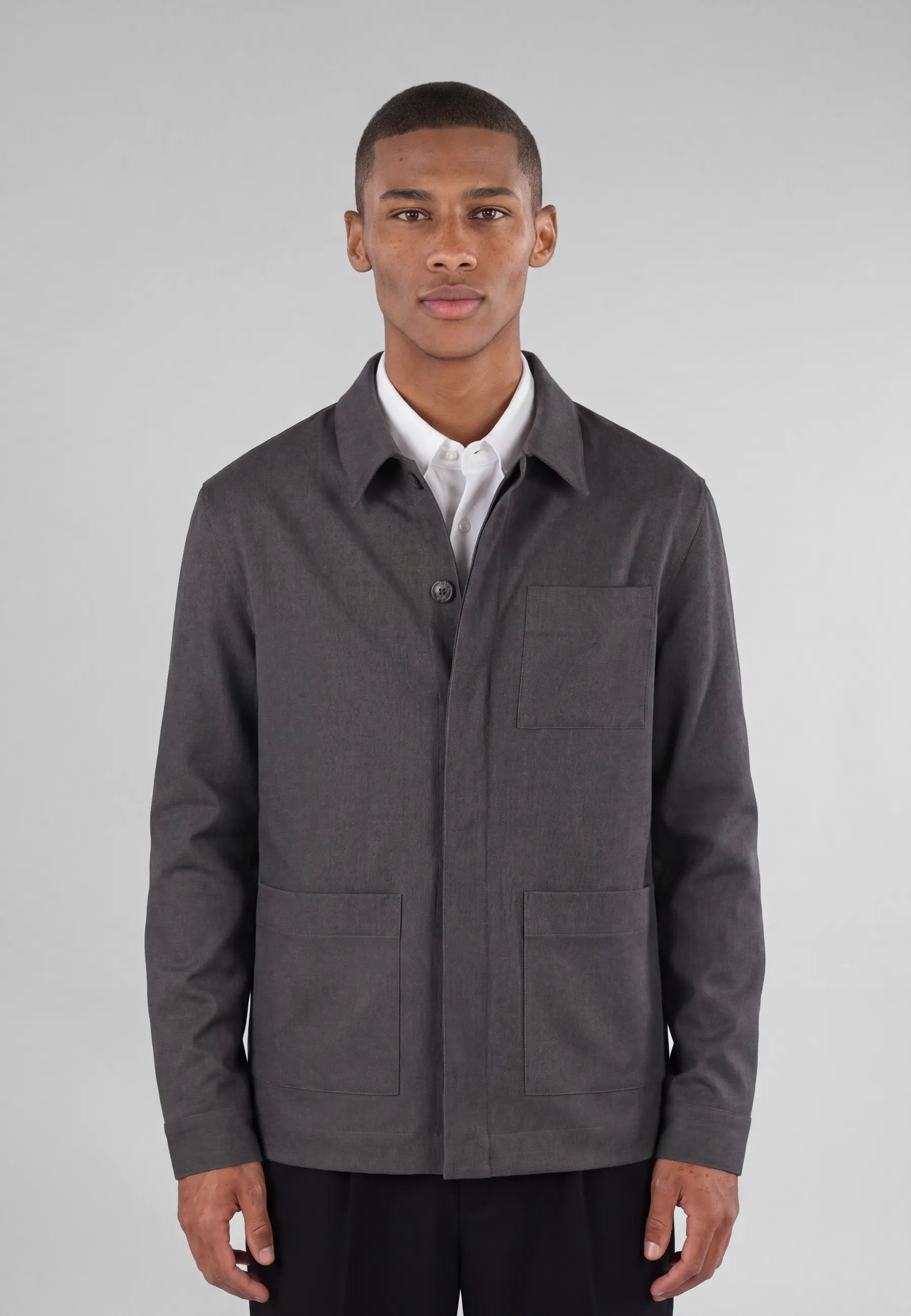 Elis heavy overshirt - Dark grey, on model