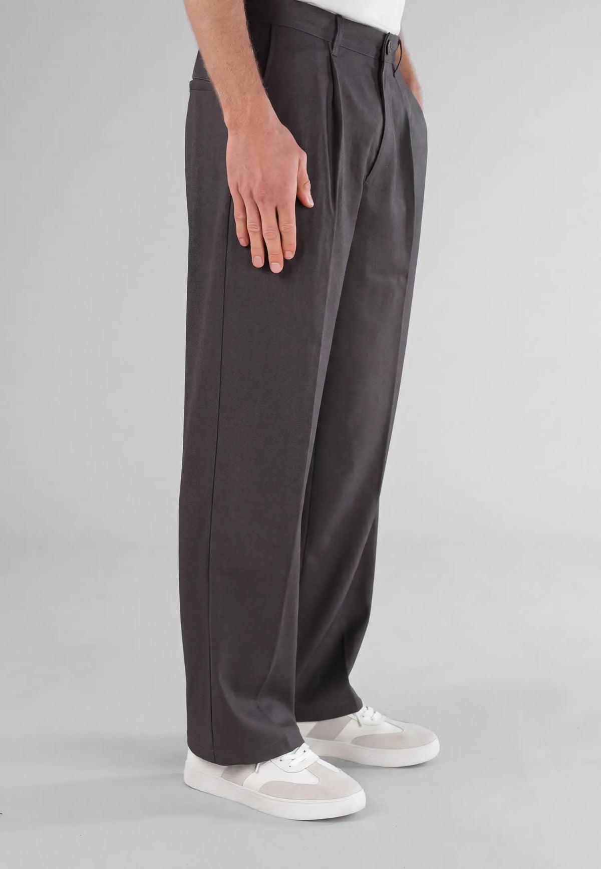 Ethan Heavy Relaxed Fit trousers - Dark grey, side view on model