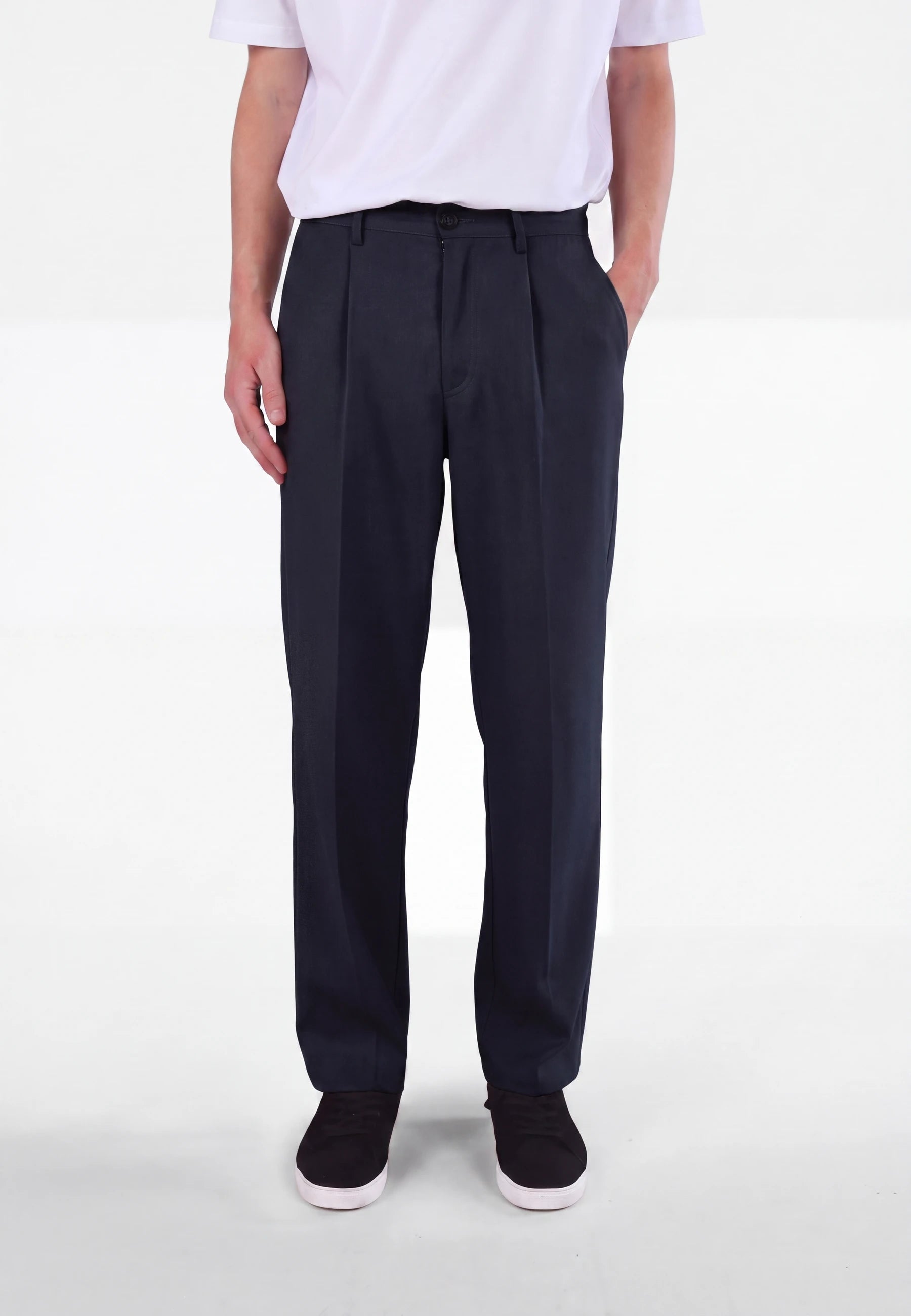 Ethan Heavy Relaxed Fit trousers - Navy, front view on model