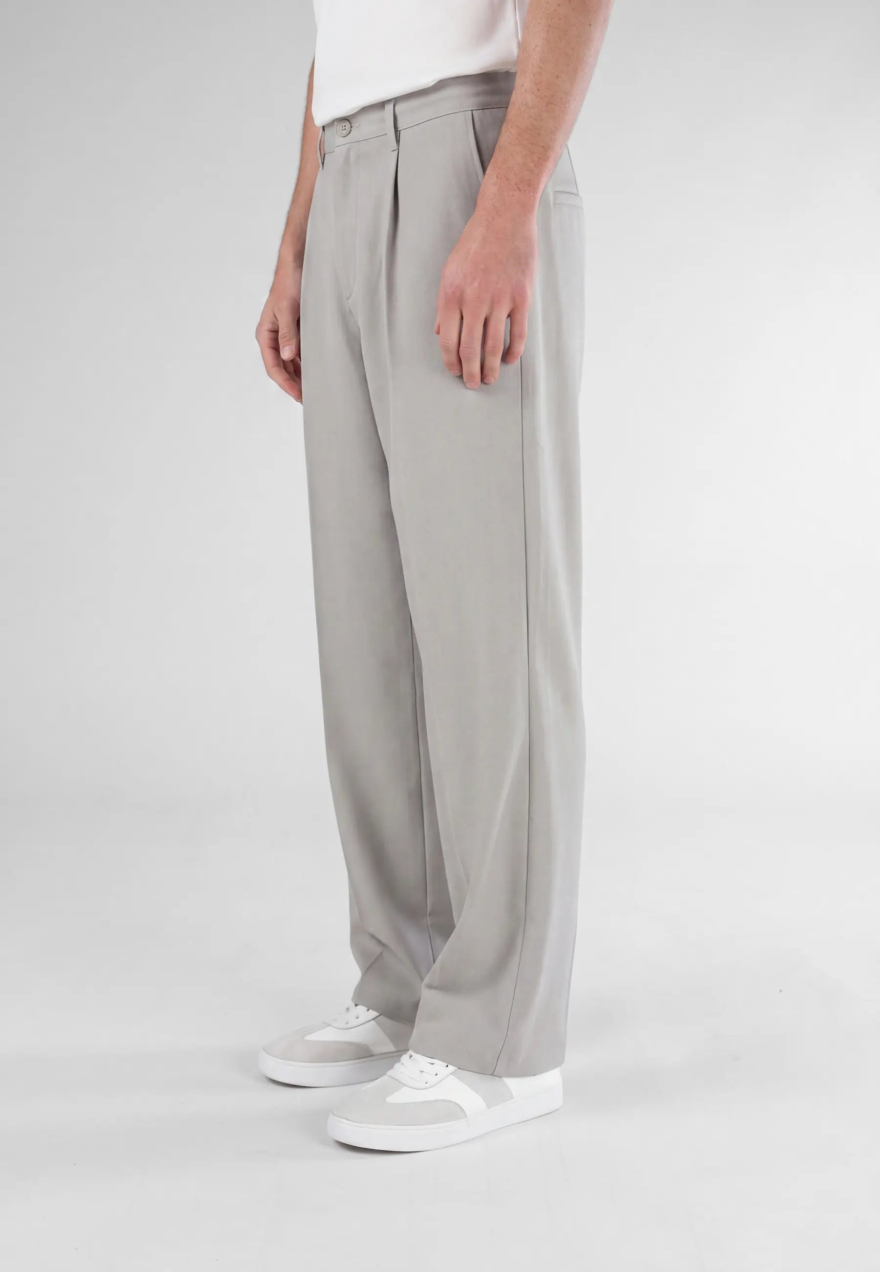 Ethan Heavy Relaxed Fit trousers - Taupe, side view on model