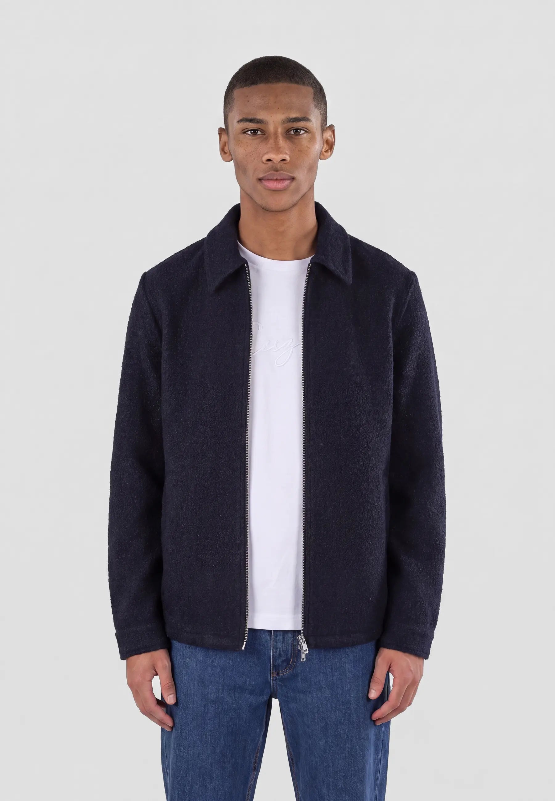 Fred boucle overshirt - Navy, detail of the fabric and fastening on model