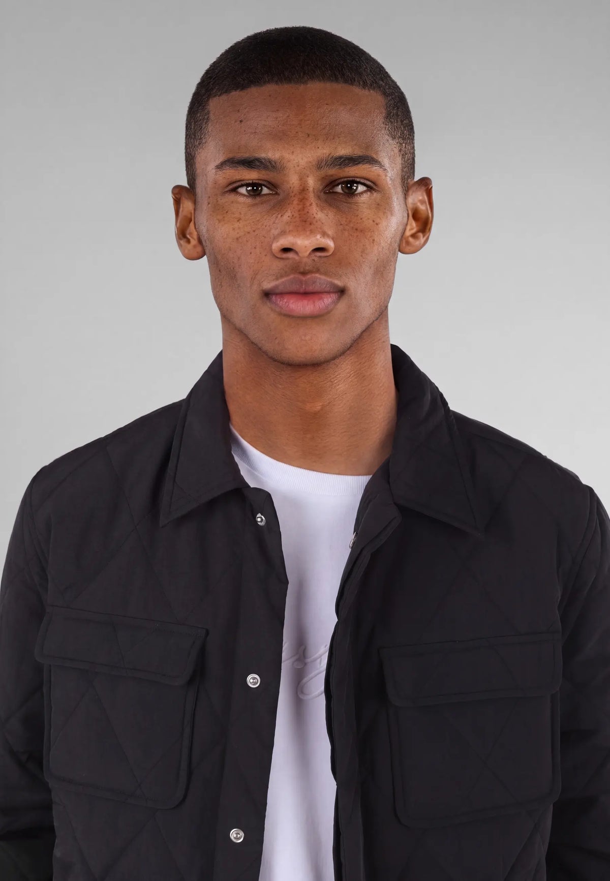 Jeff quilted shirt jacket - Black, collar and fastening close up