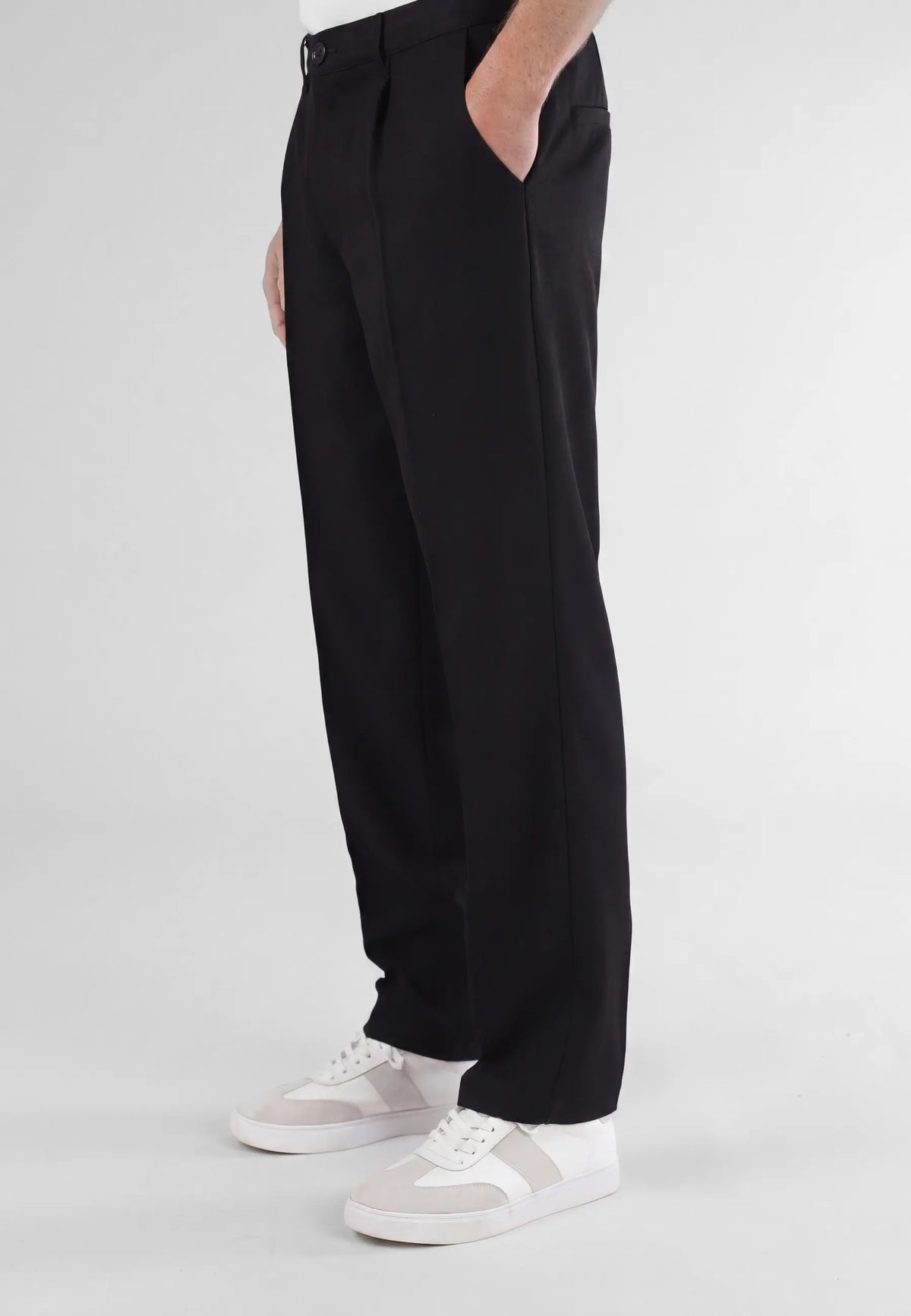 Landon heavy trousers - Black, side view on model