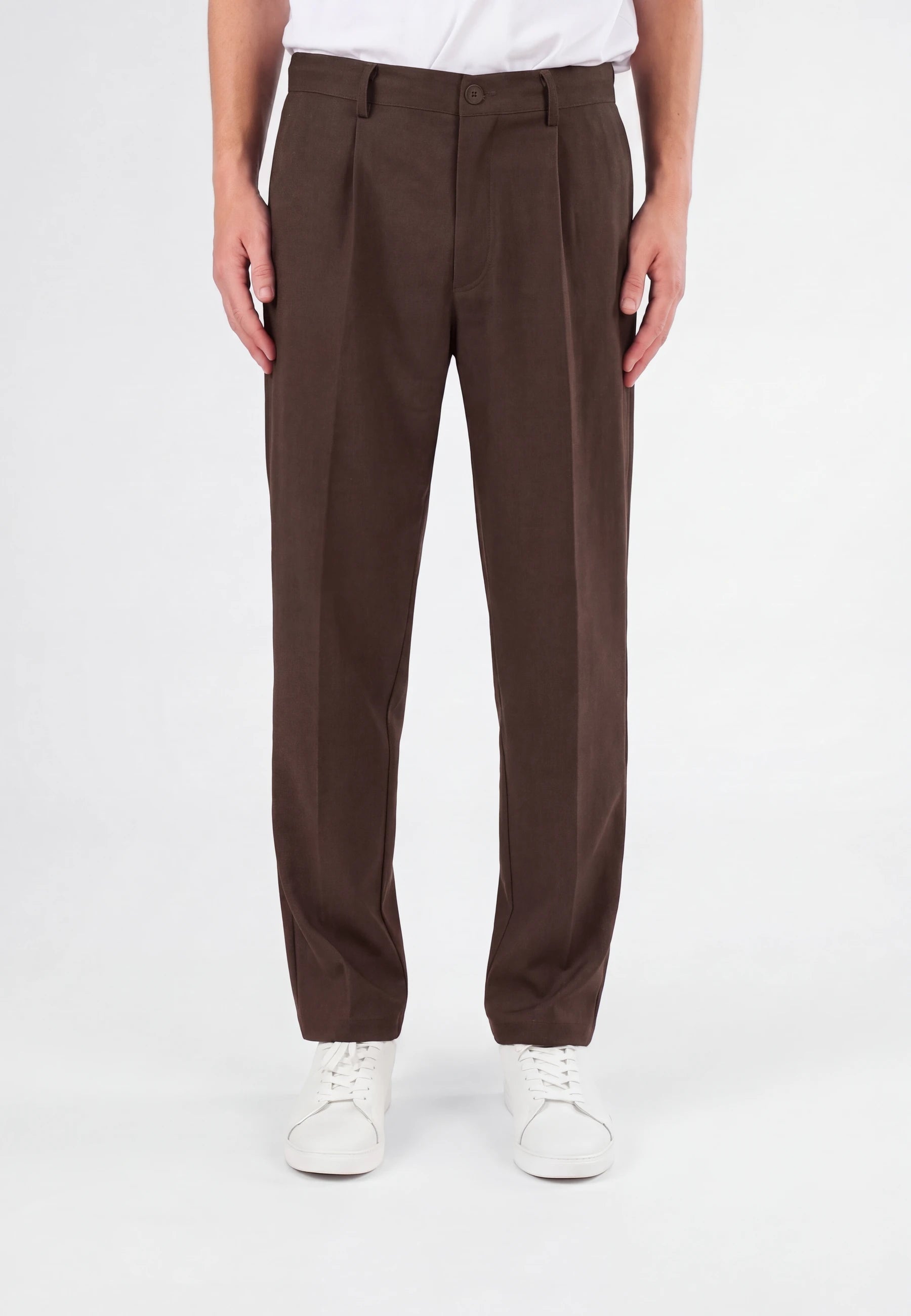 Landon heavy trousers - Brown, front view on model