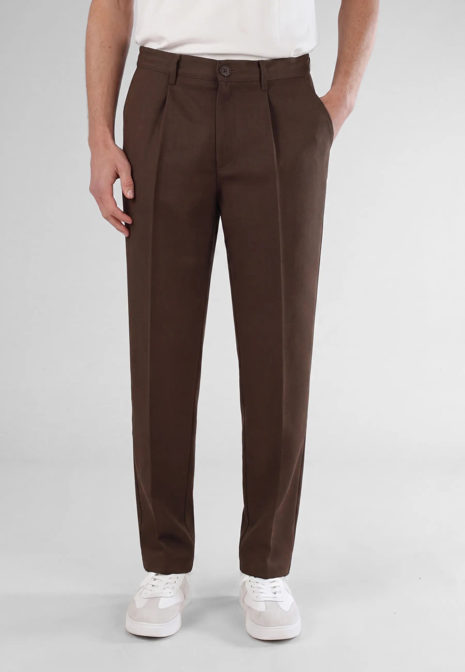 Landon heavy trousers - Brown, front view on model