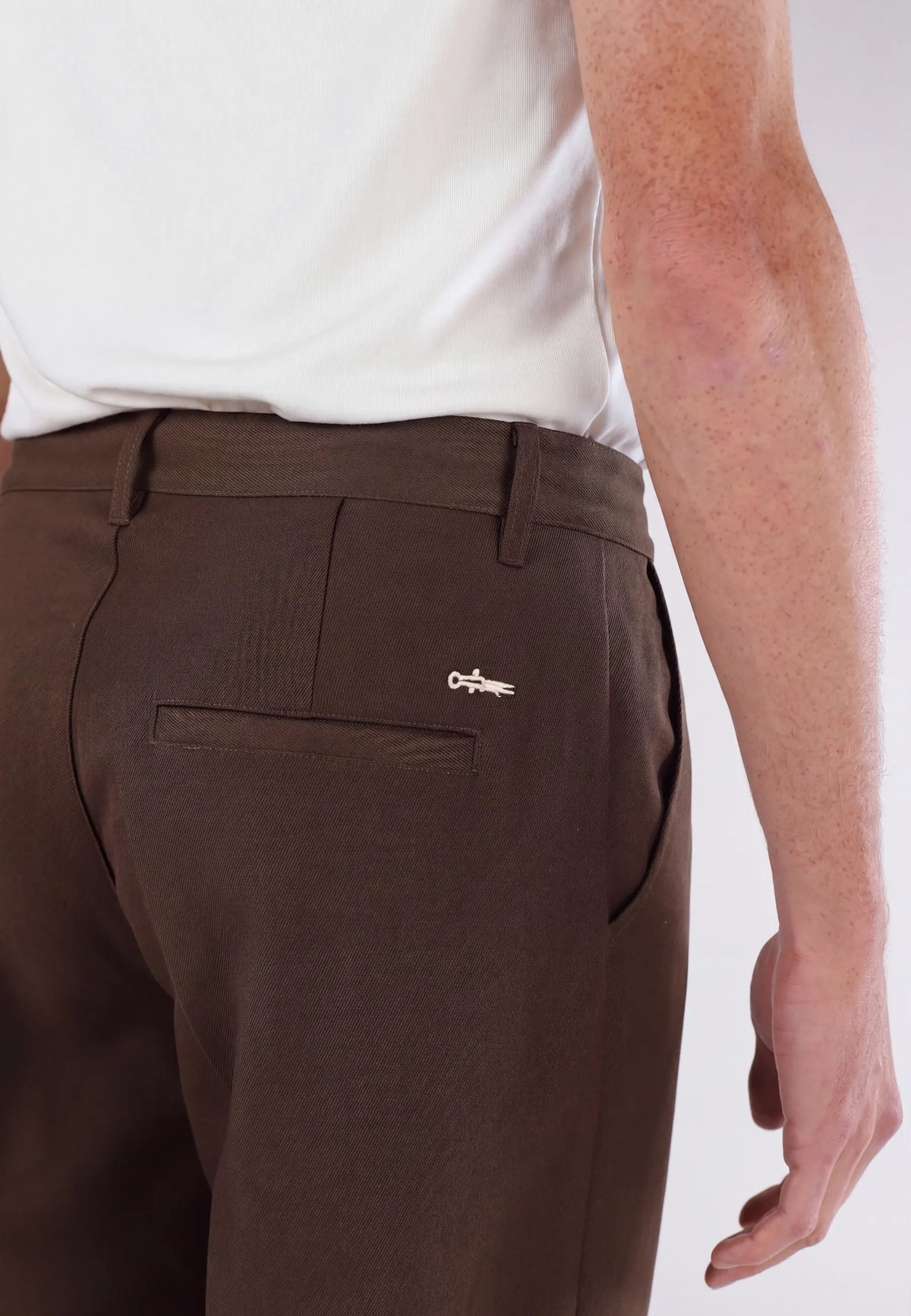 Landon heavy trousers - Brown, back logo detail