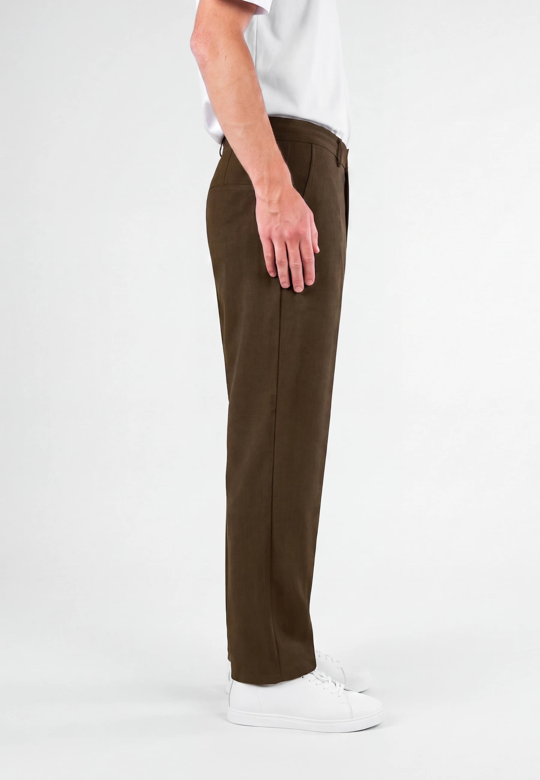 Landon heavy trousers - Brown, side view on model