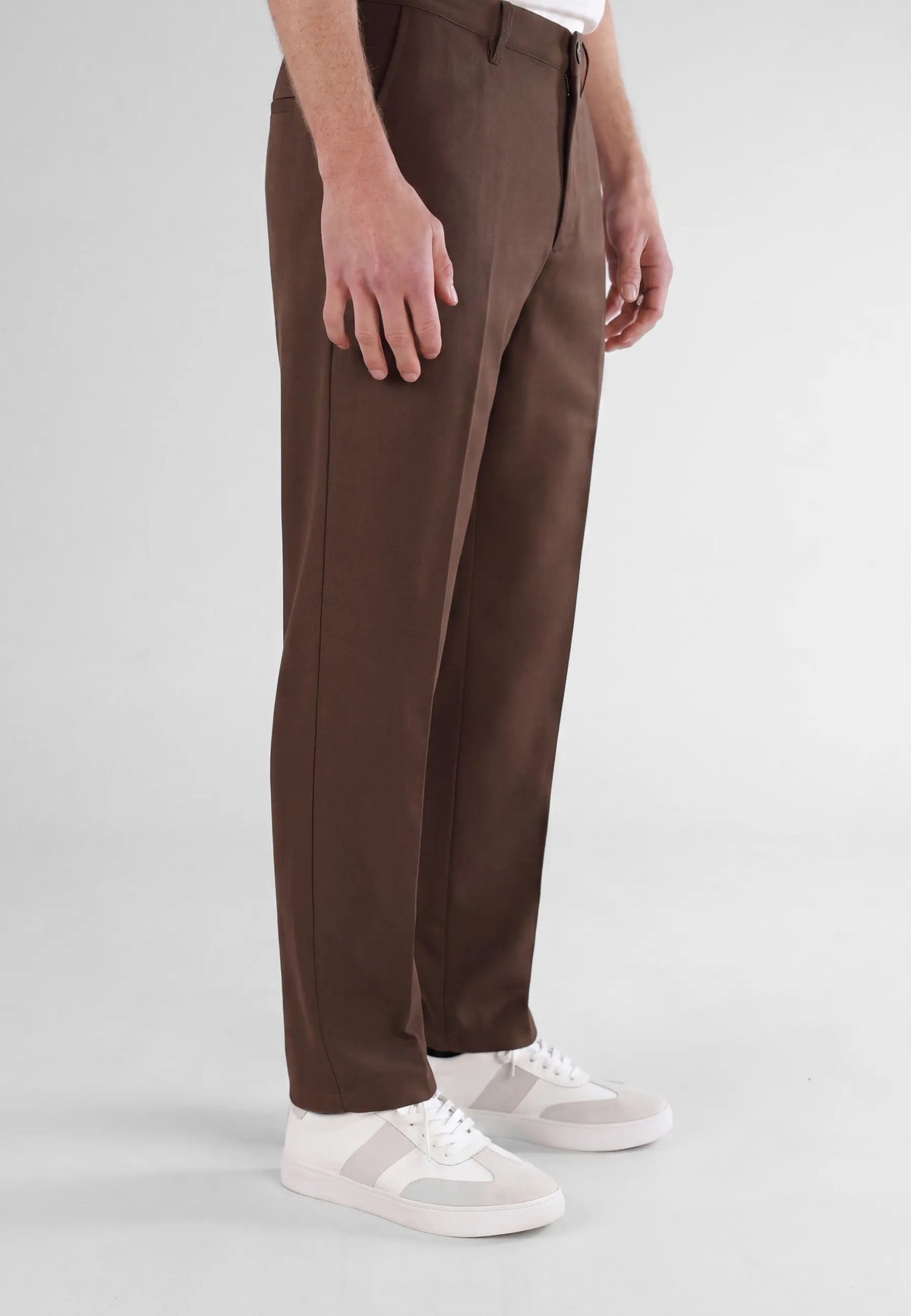 Landon heavy trousers - Brown, side view on model