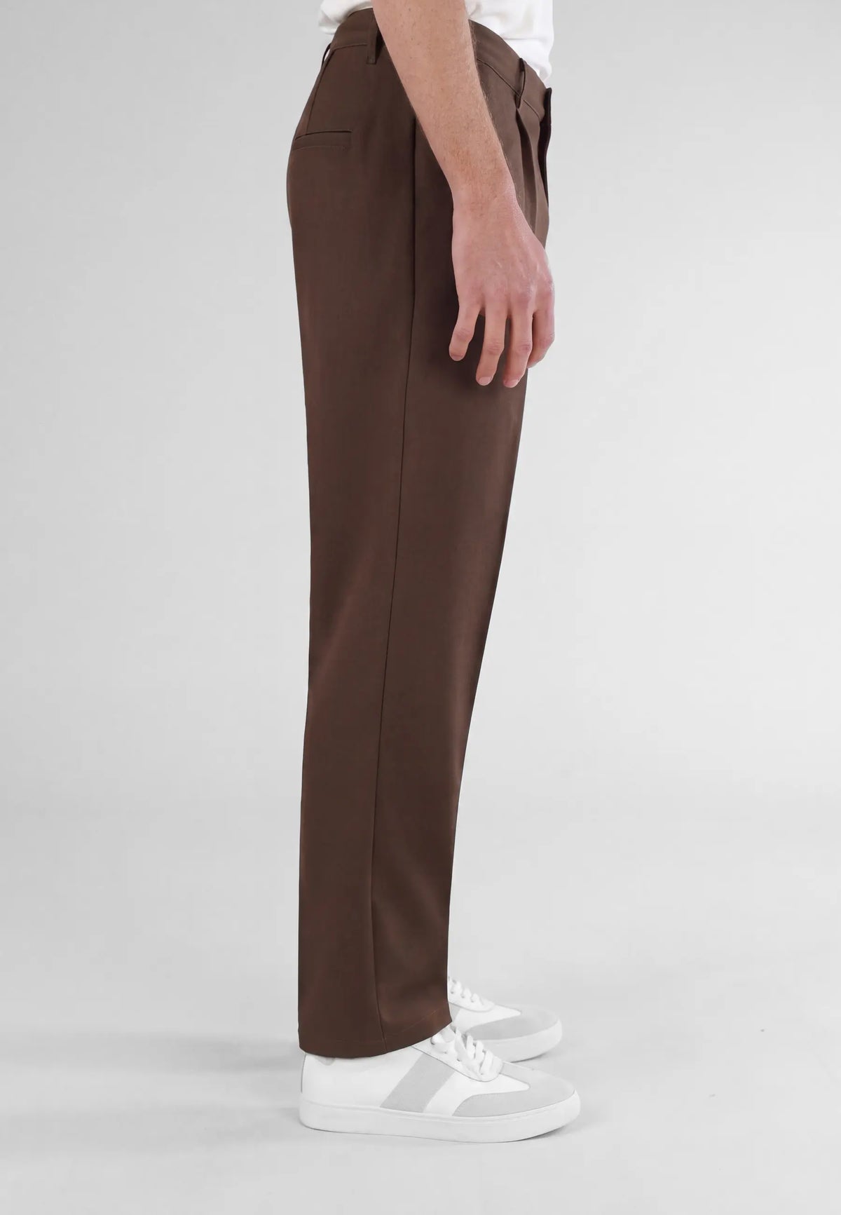 Landon heavy trousers - Brown, side profile on model