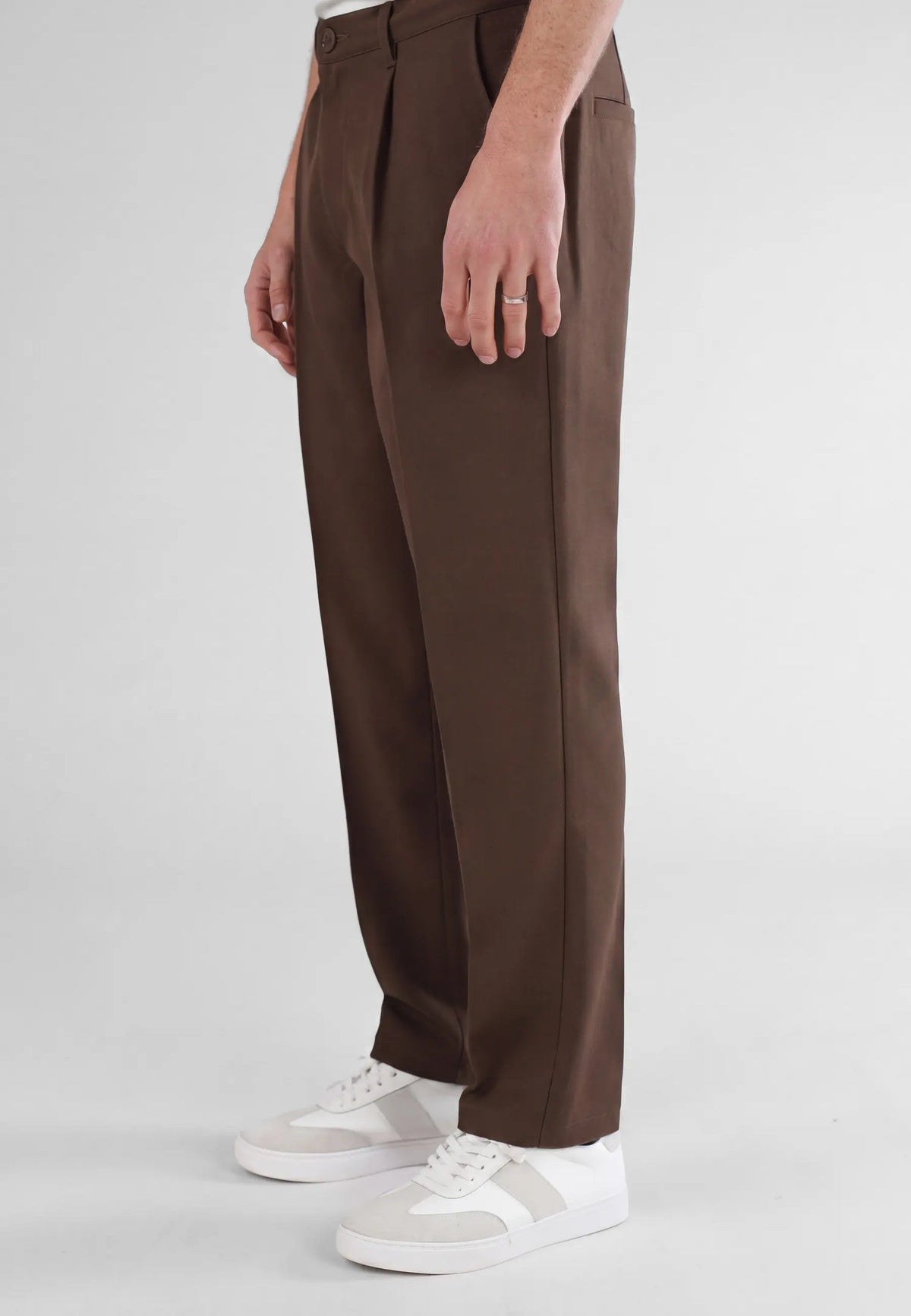 Landon heavy trousers - Brown, side view on model