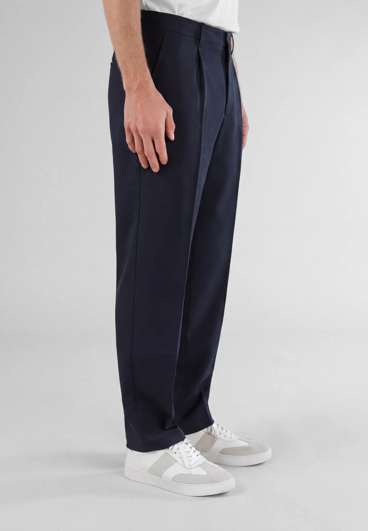 Landon heavy trousers - Navy, side view on model