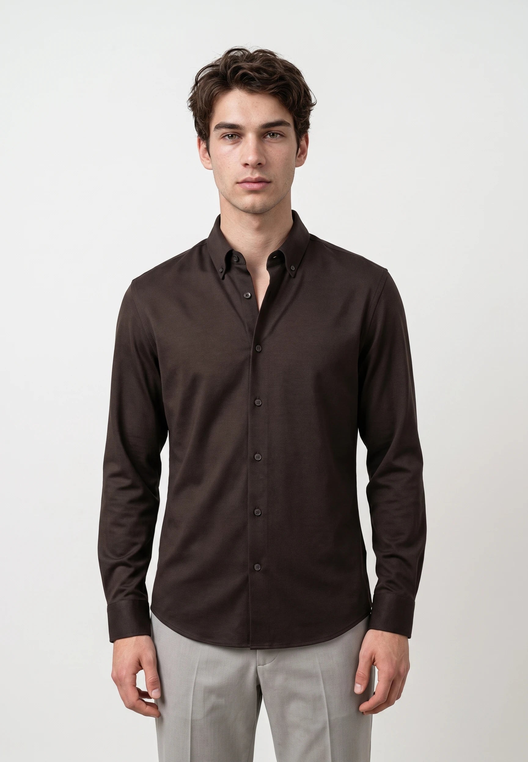 Redy viscose blend shirt - Dark coffee brown, detail of the fabric and fastening on model