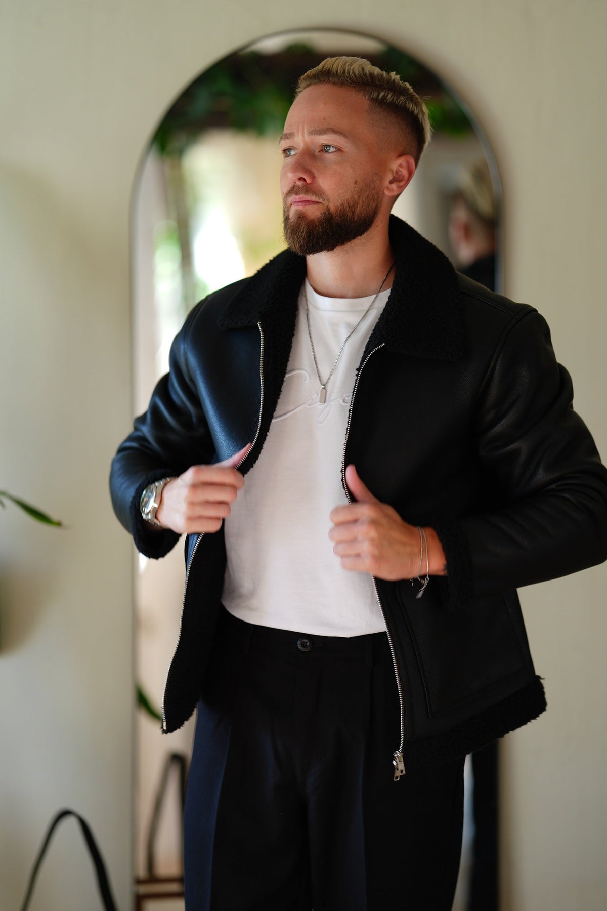 Daniel Bentzen – The Same Look on Stage and at Home