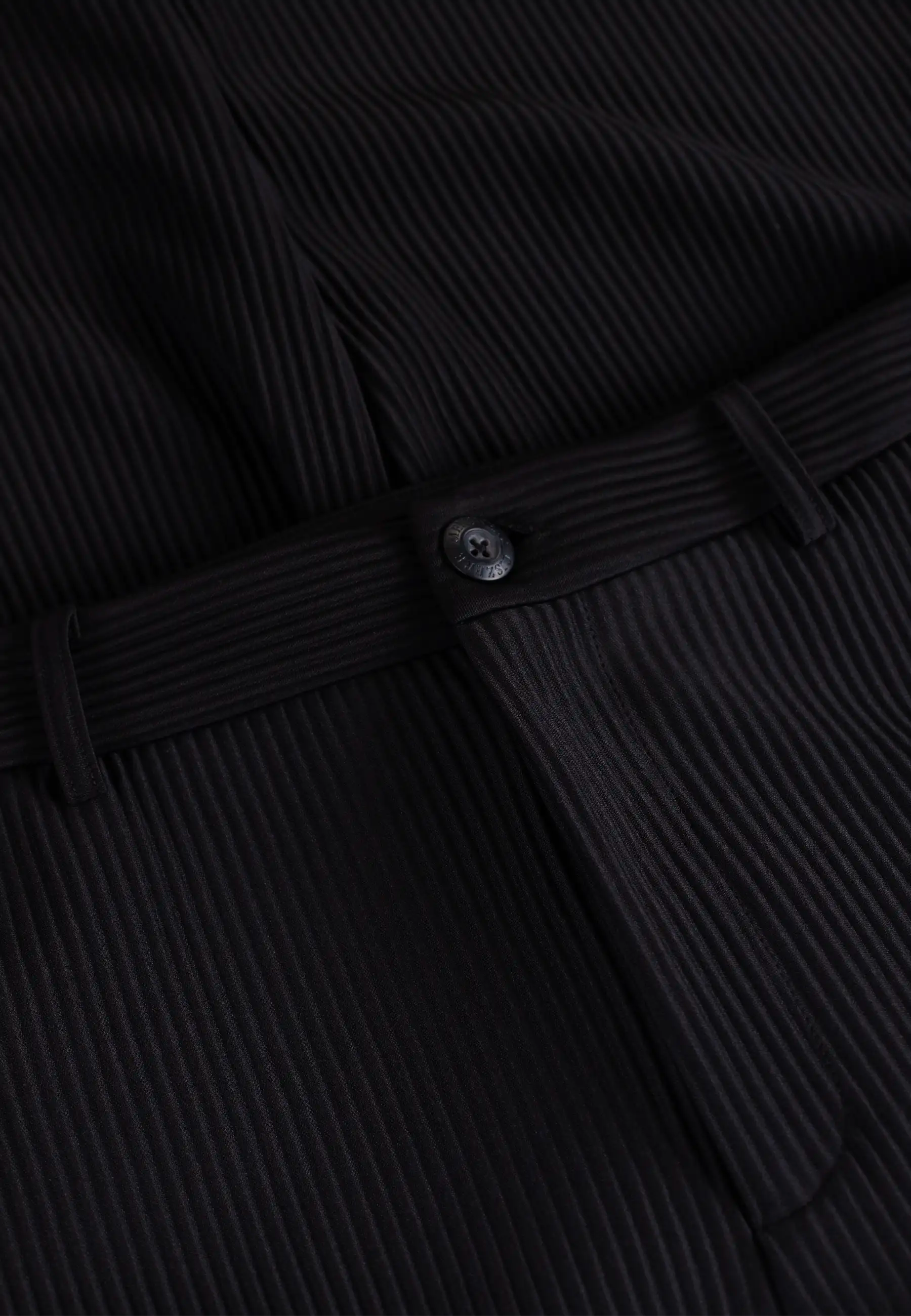 Lugo plisse trouser - Black