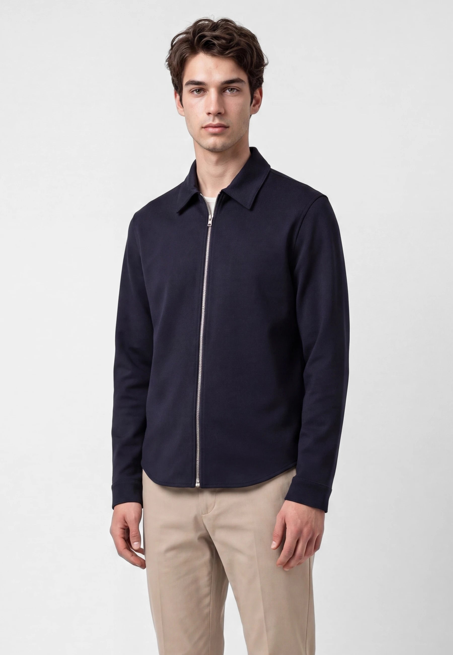 Aden superior stretch overshirt - Navy, detail of the fabric and fastening on model