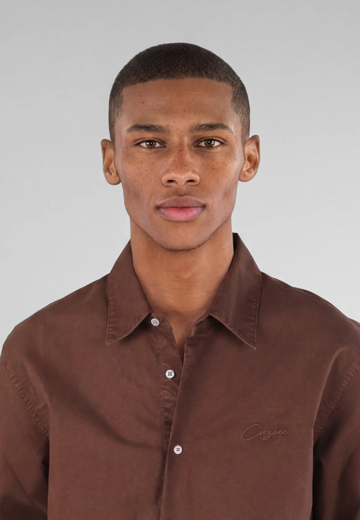 Algot washed oxford shirt - Brown, collar and fastening close up