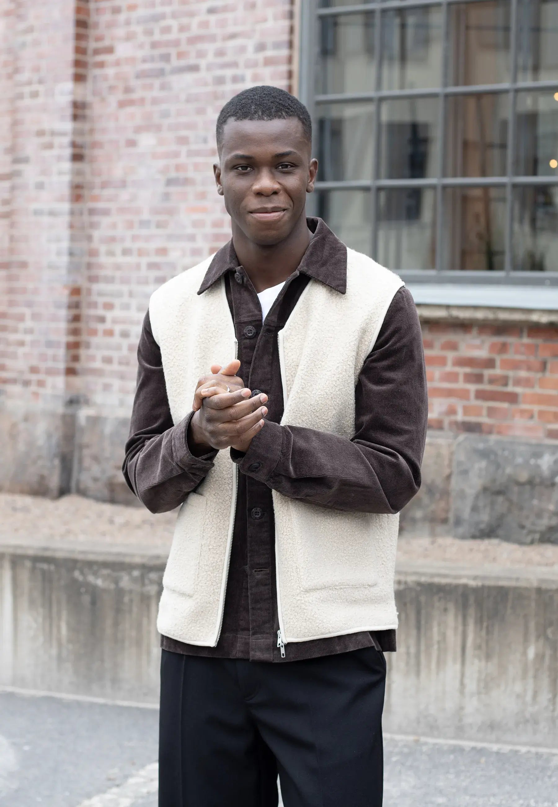 Avery boucle vest - Beige, on model