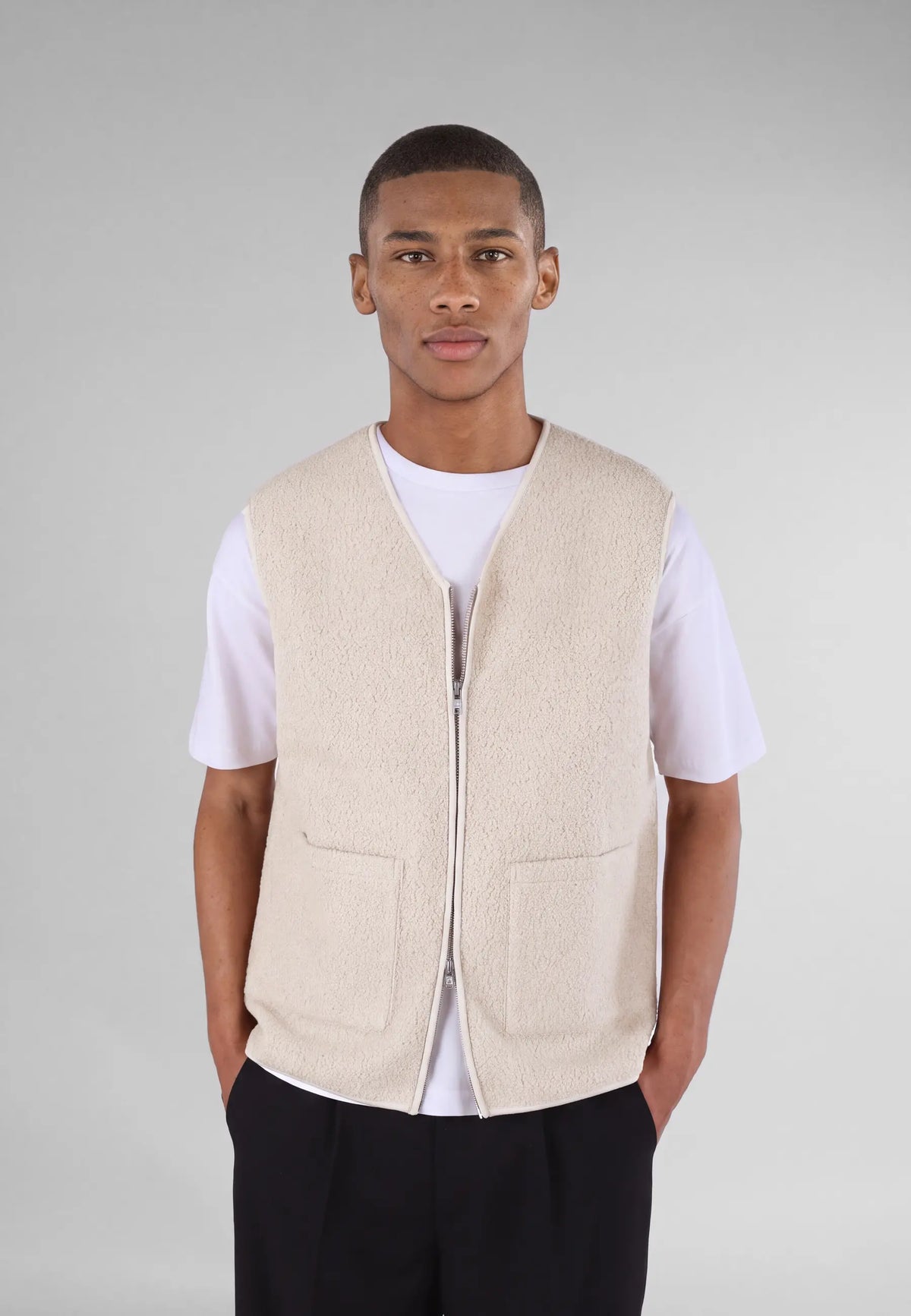 Avery boucle vest - Beige, on model