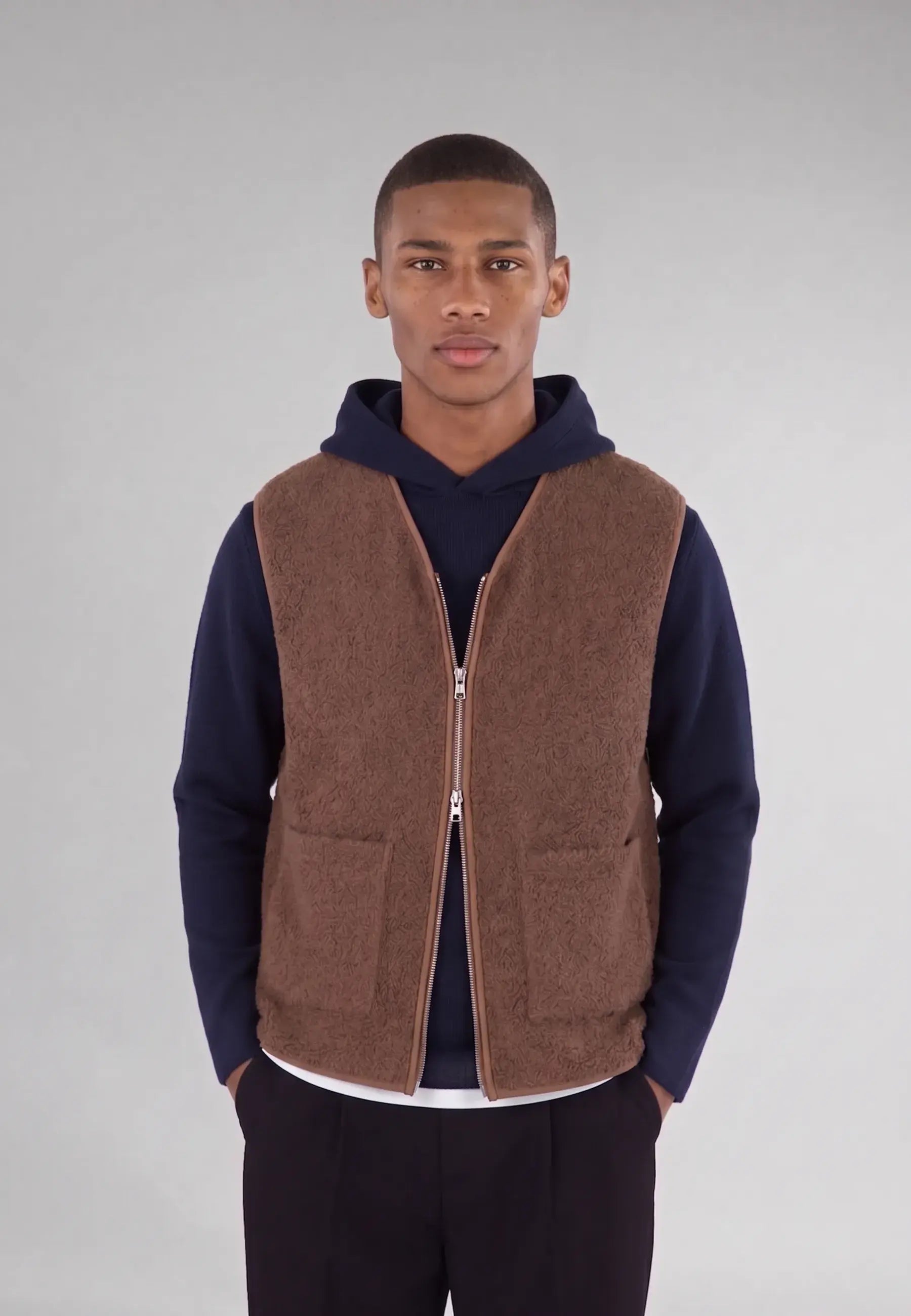 Avery boucle vest - Brown, on model
