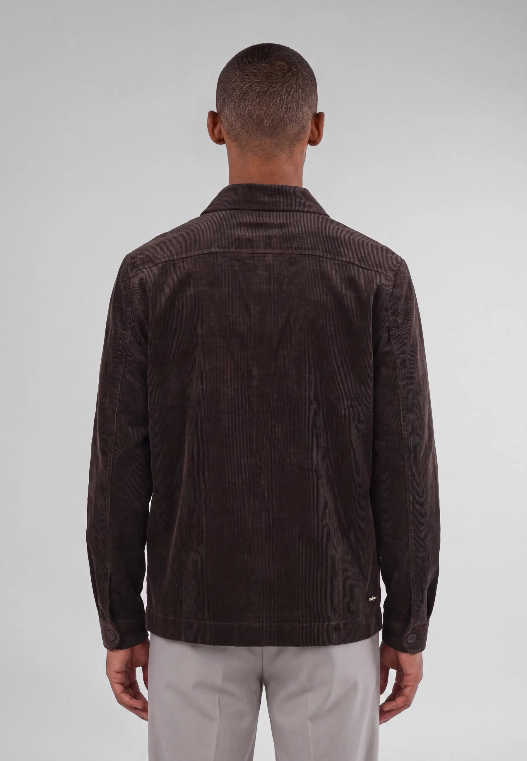 Dylan cord overshirt 3.0 - Brown, back view on model