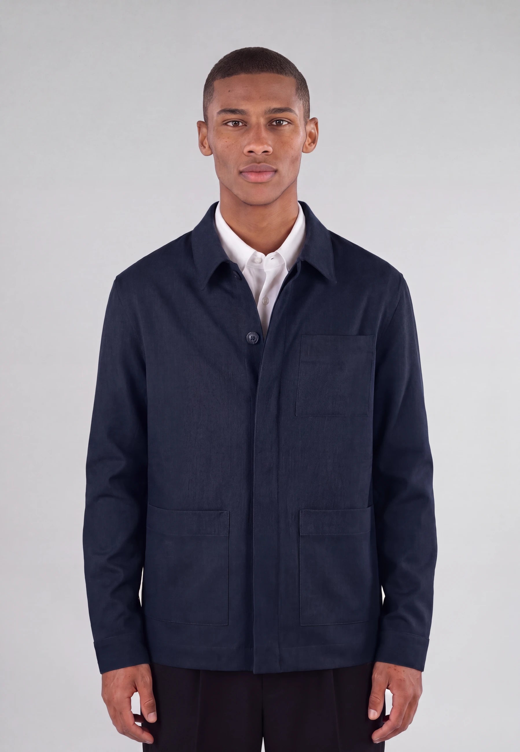 Elis heavy overshirt - Navy, on model