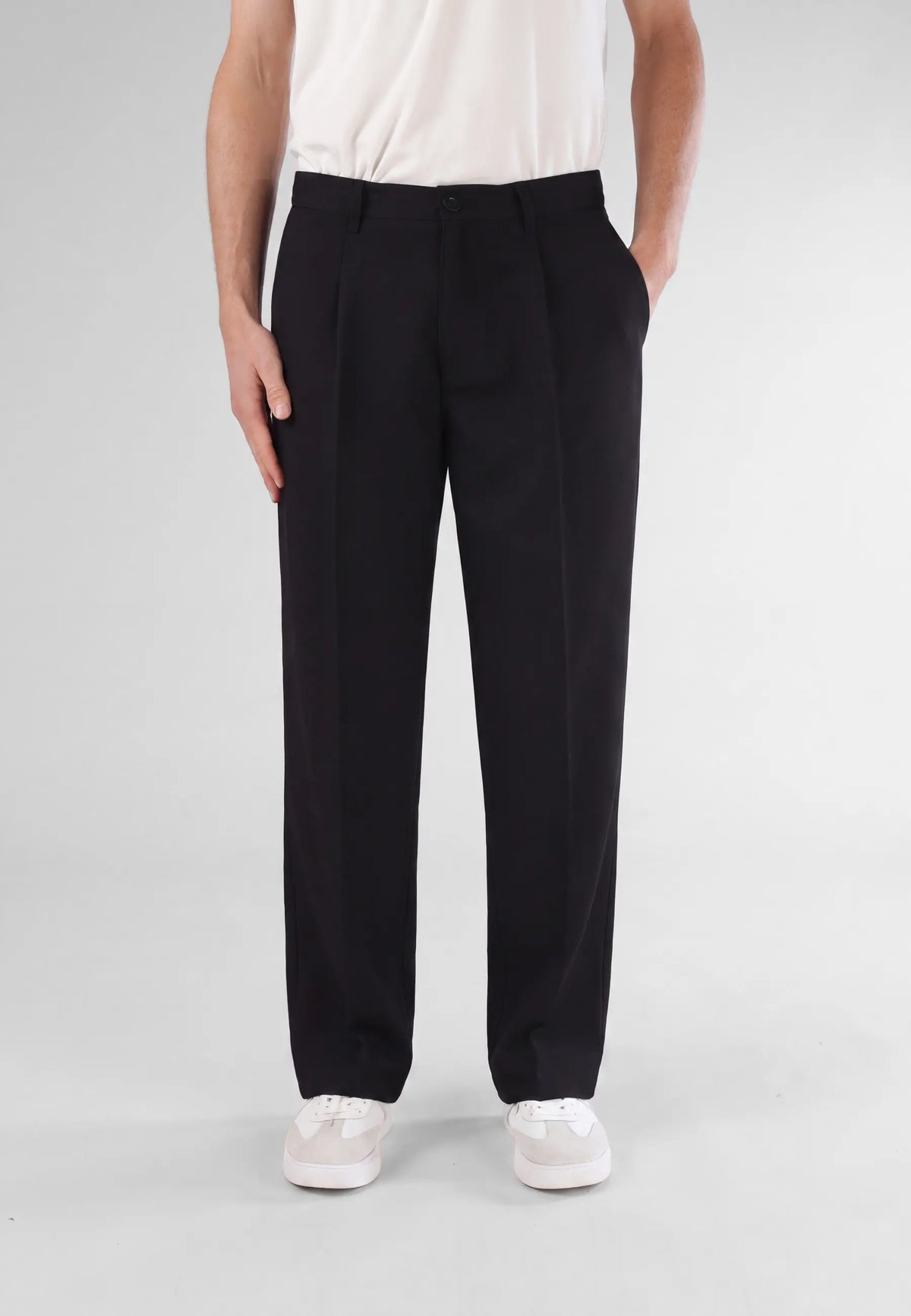 Ethan Heavy Relaxed Fit trousers - Black, front view on model