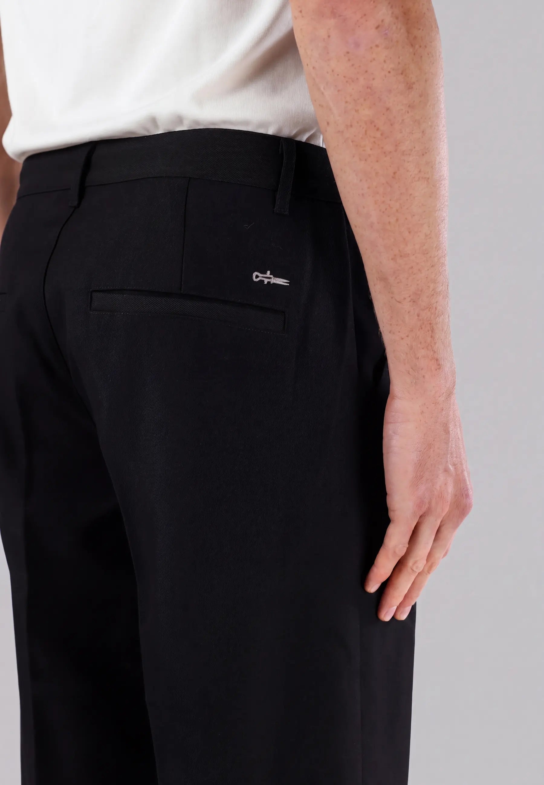Ethan Heavy Relaxed Fit trousers - Black, back logo detail