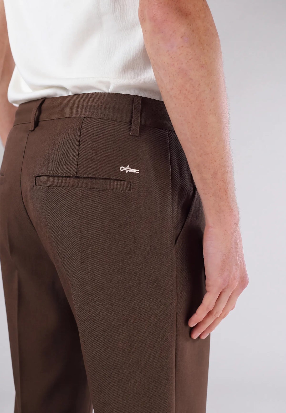 Ethan Heavy Relaxed Fit trousers - Brown, hem and fabric detail