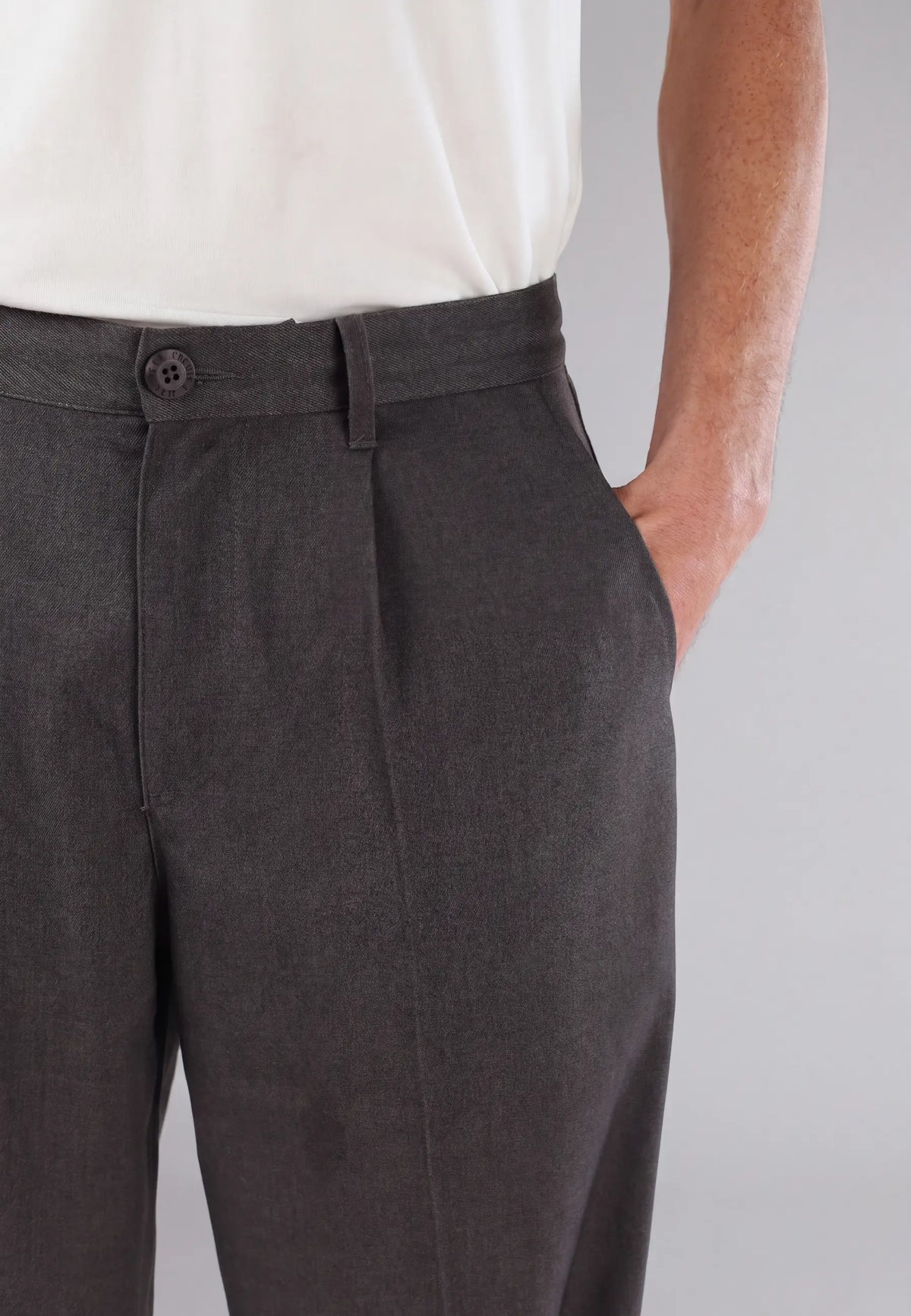 Ethan Heavy Relaxed Fit trousers - Dark grey, waist and pocket detail