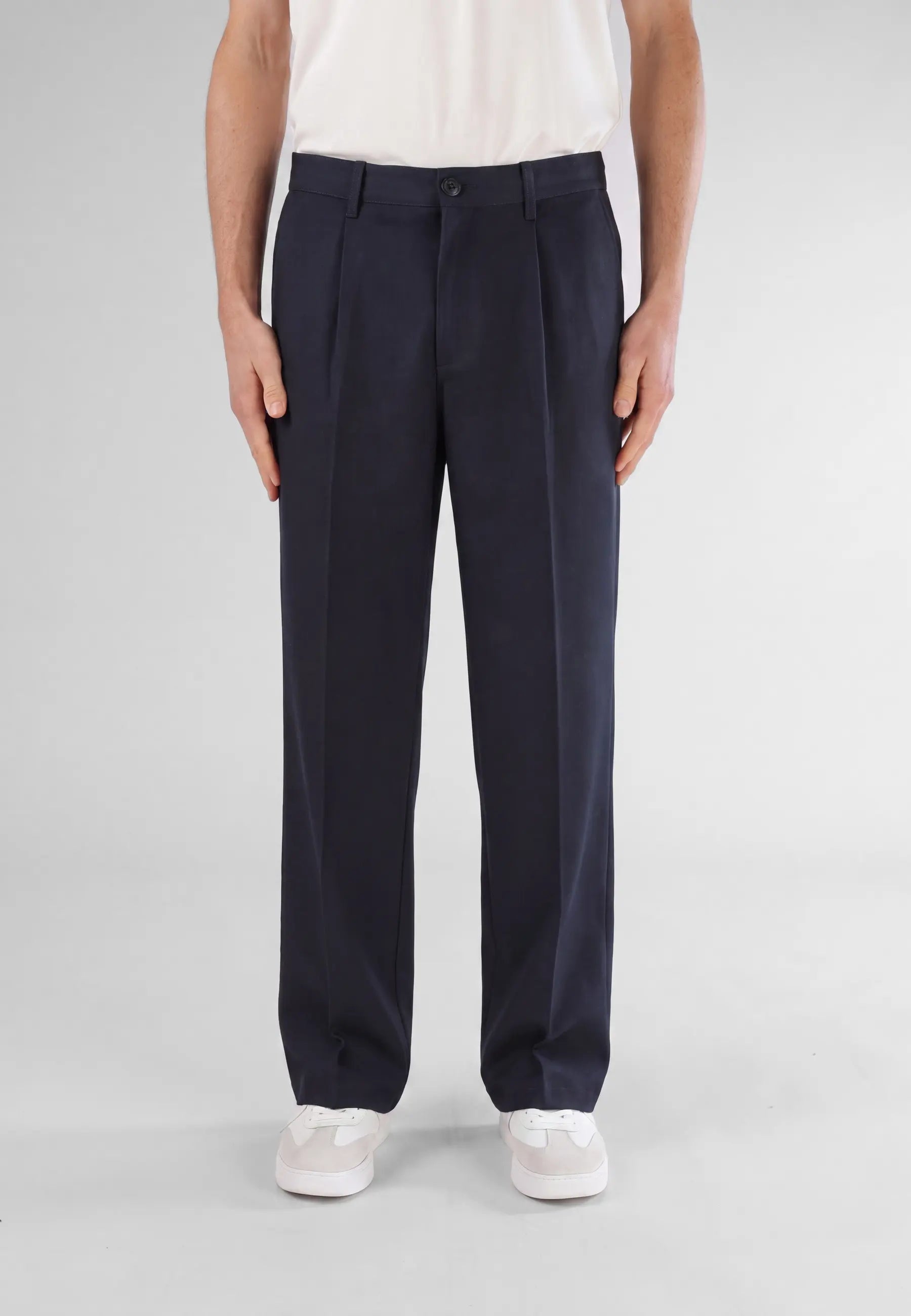 Ethan Heavy Relaxed Fit trousers - Navy, front view on model