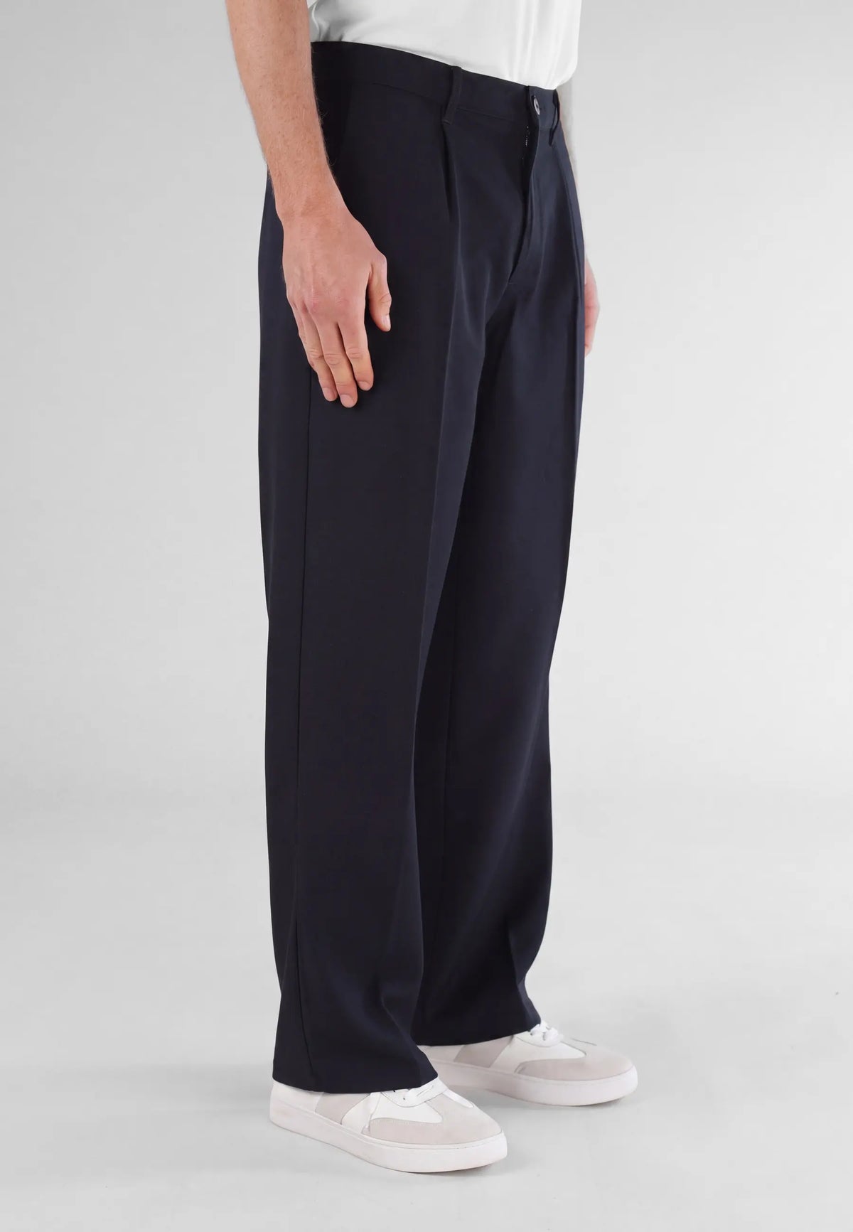 Ethan Heavy Relaxed Fit trousers - Navy, side view on model