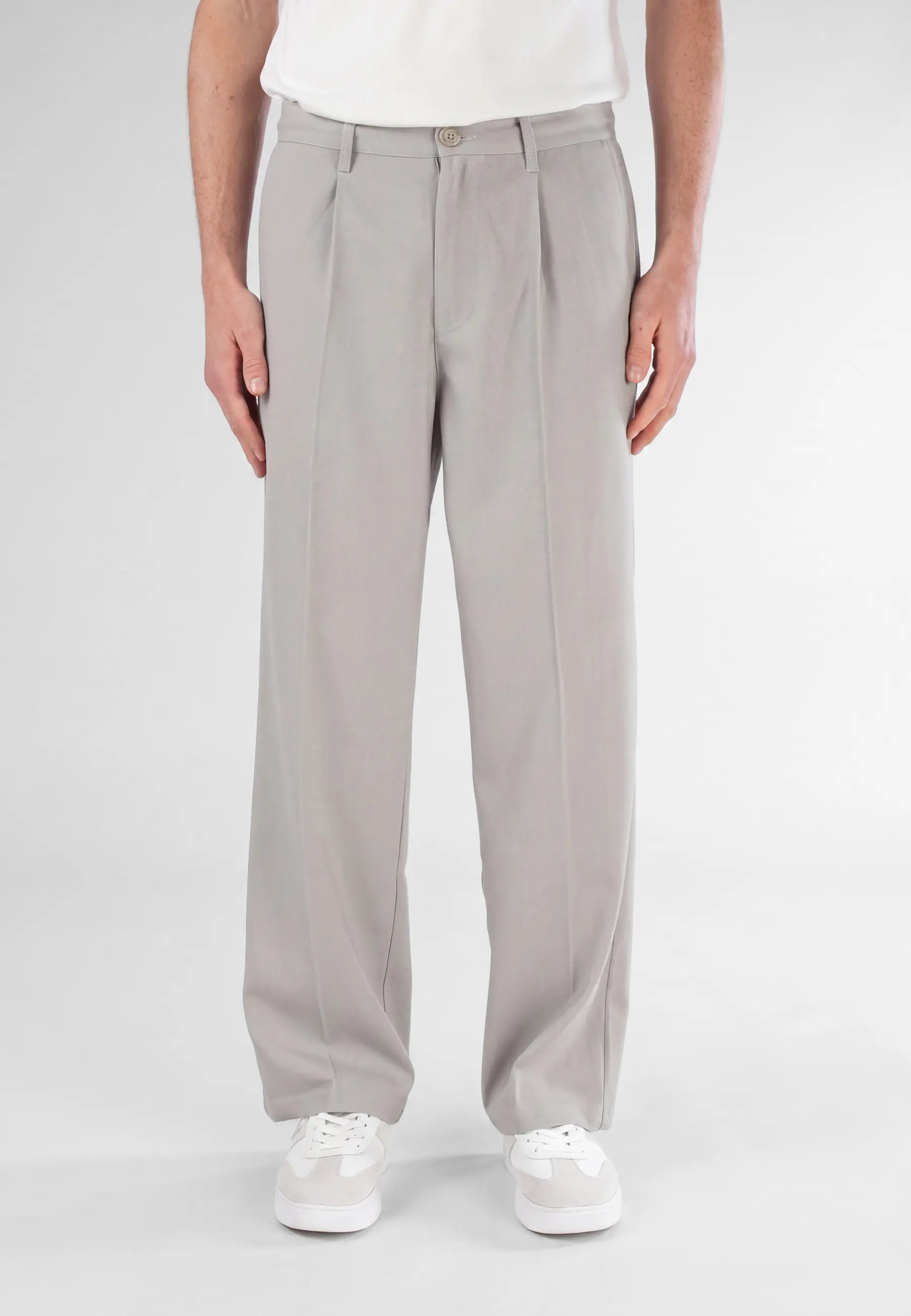 Ethan Heavy Relaxed Fit trousers - Taupe, front view on model