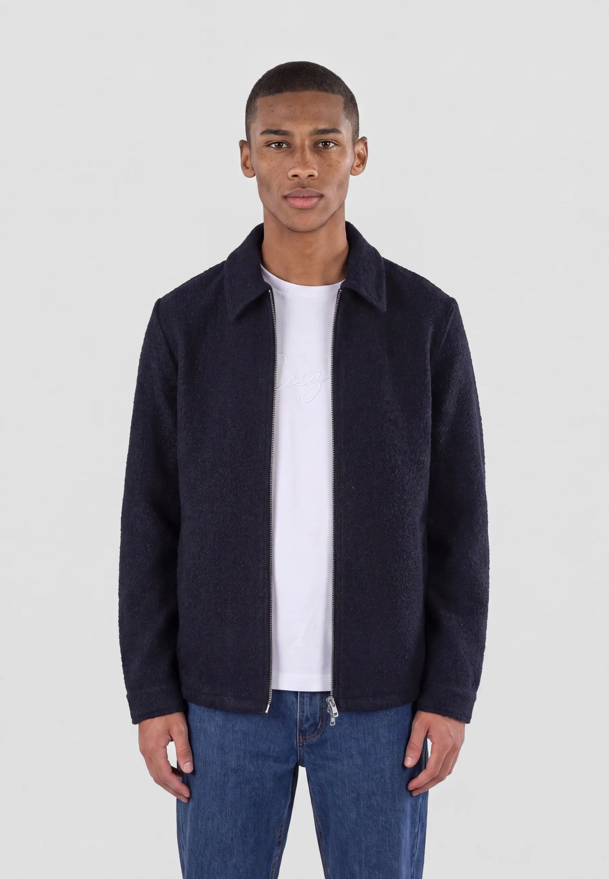 Fred boucle overshirt - Navy, detail of the fabric and fastening on model