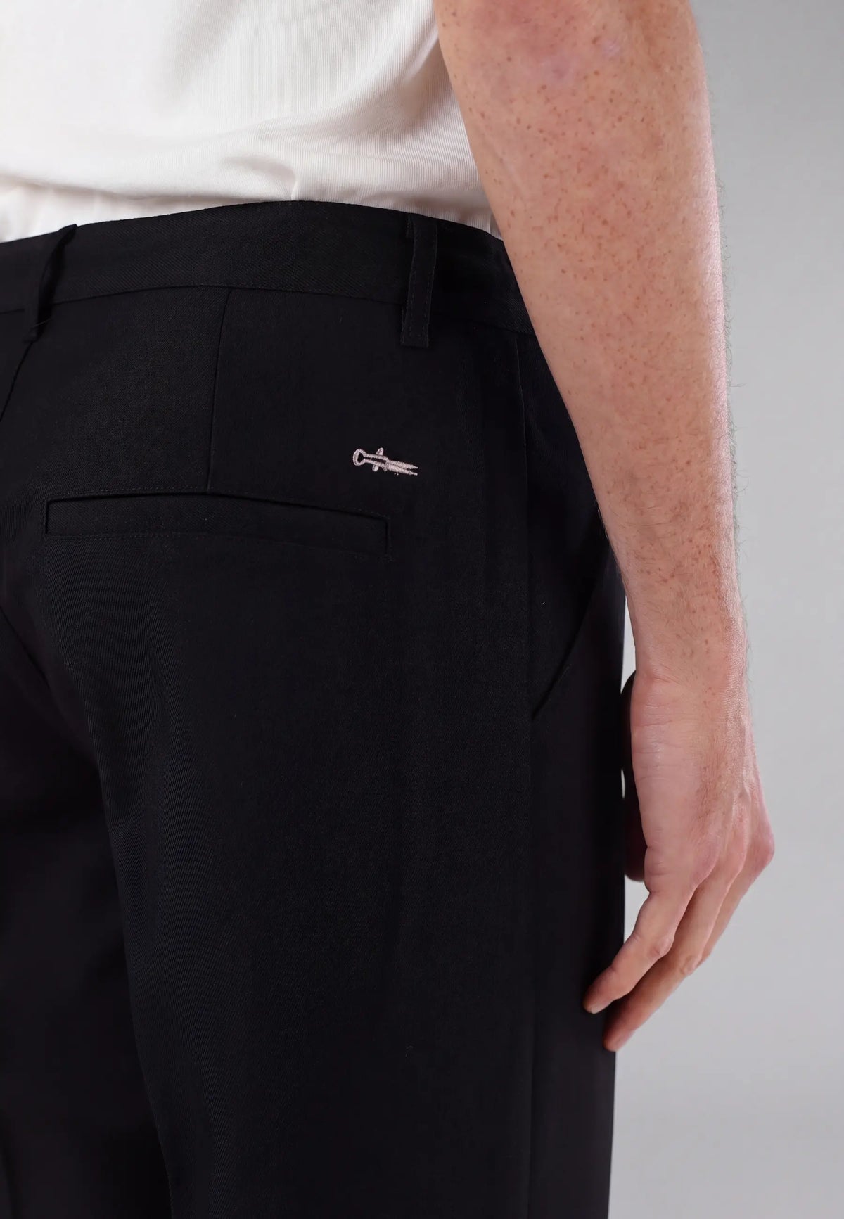 Landon heavy trousers - Black, back logo detail