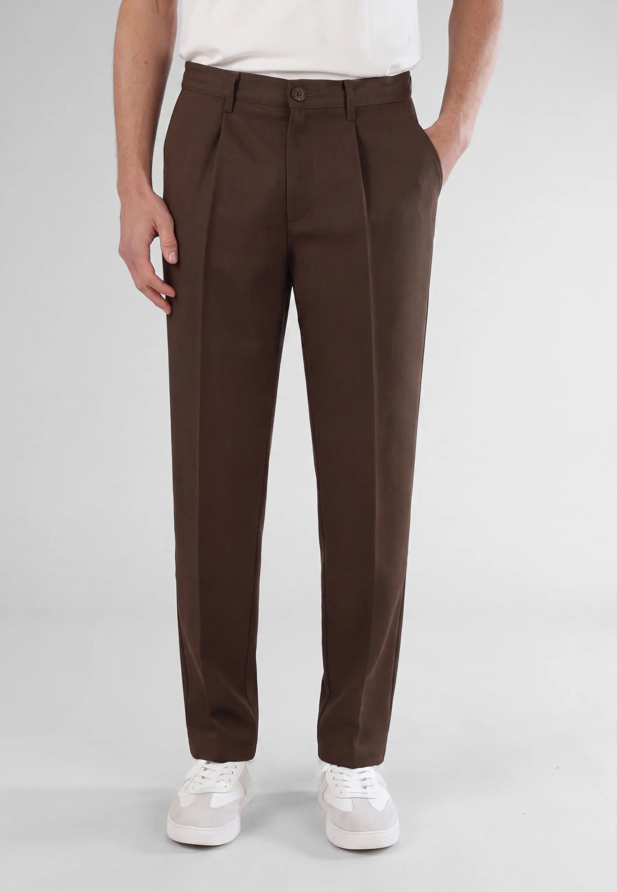 Landon heavy trousers - Brown, front view on model