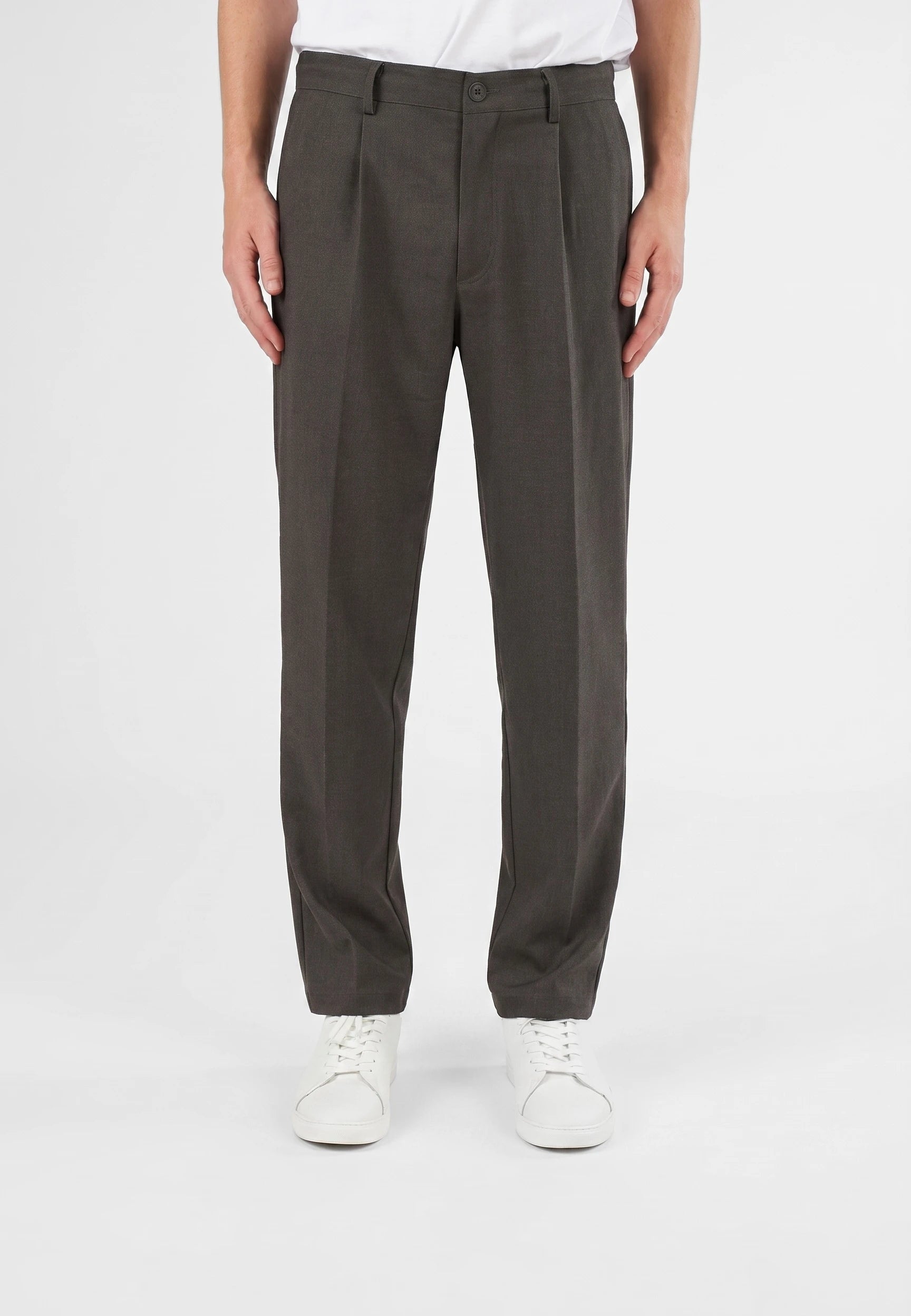 Landon heavy trousers - Dark grey, front view on model