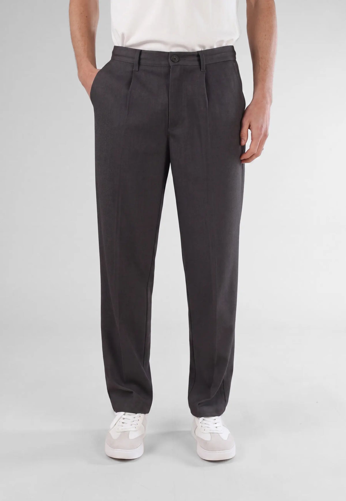 Landon heavy trousers - Dark grey, front view on model