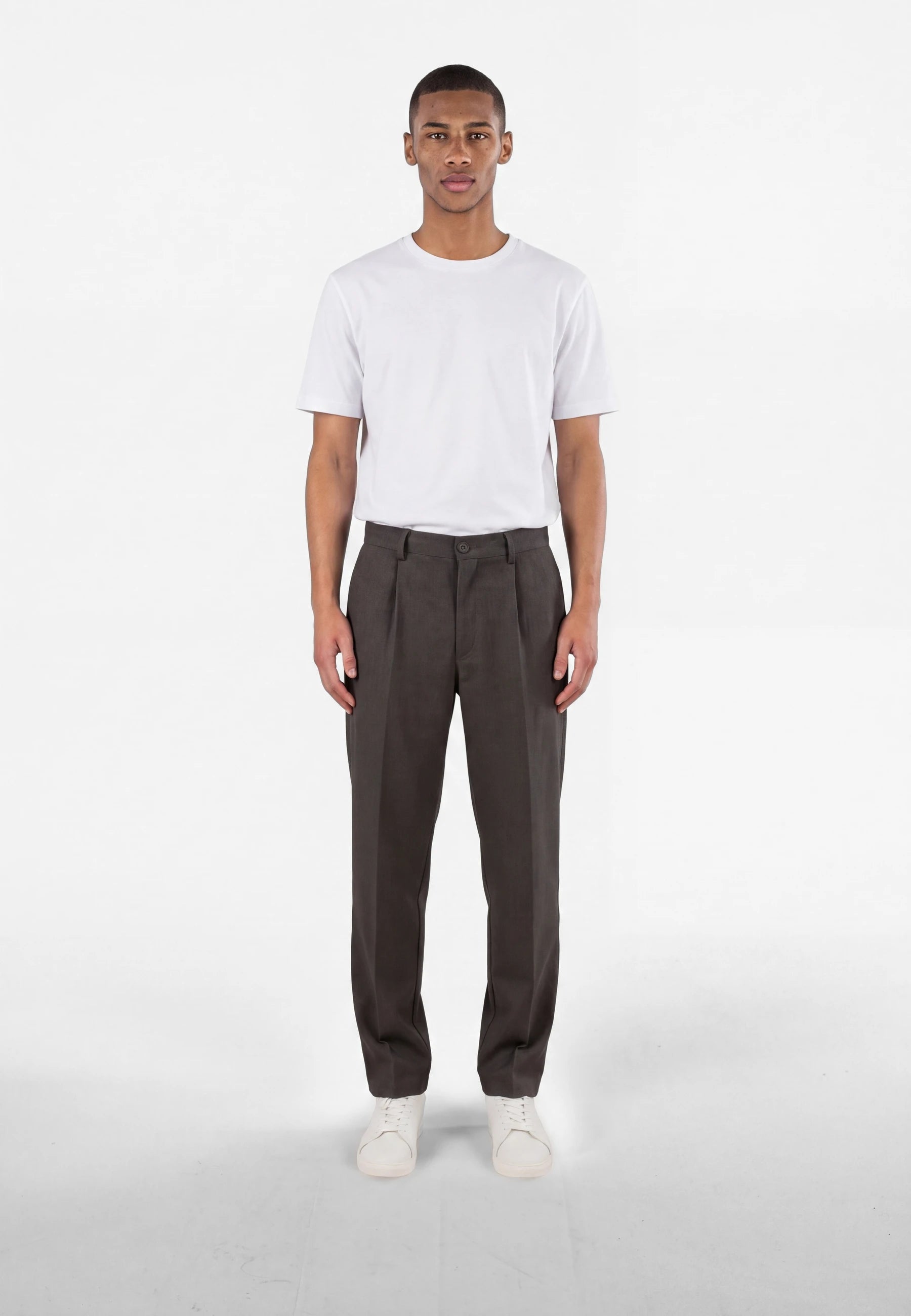 Landon heavy trousers - Dark grey, full length on model