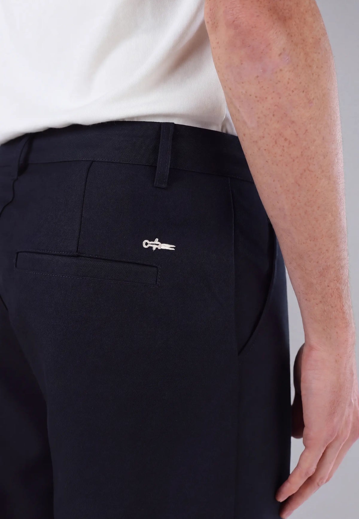 Landon heavy trousers - Navy, back logo detail