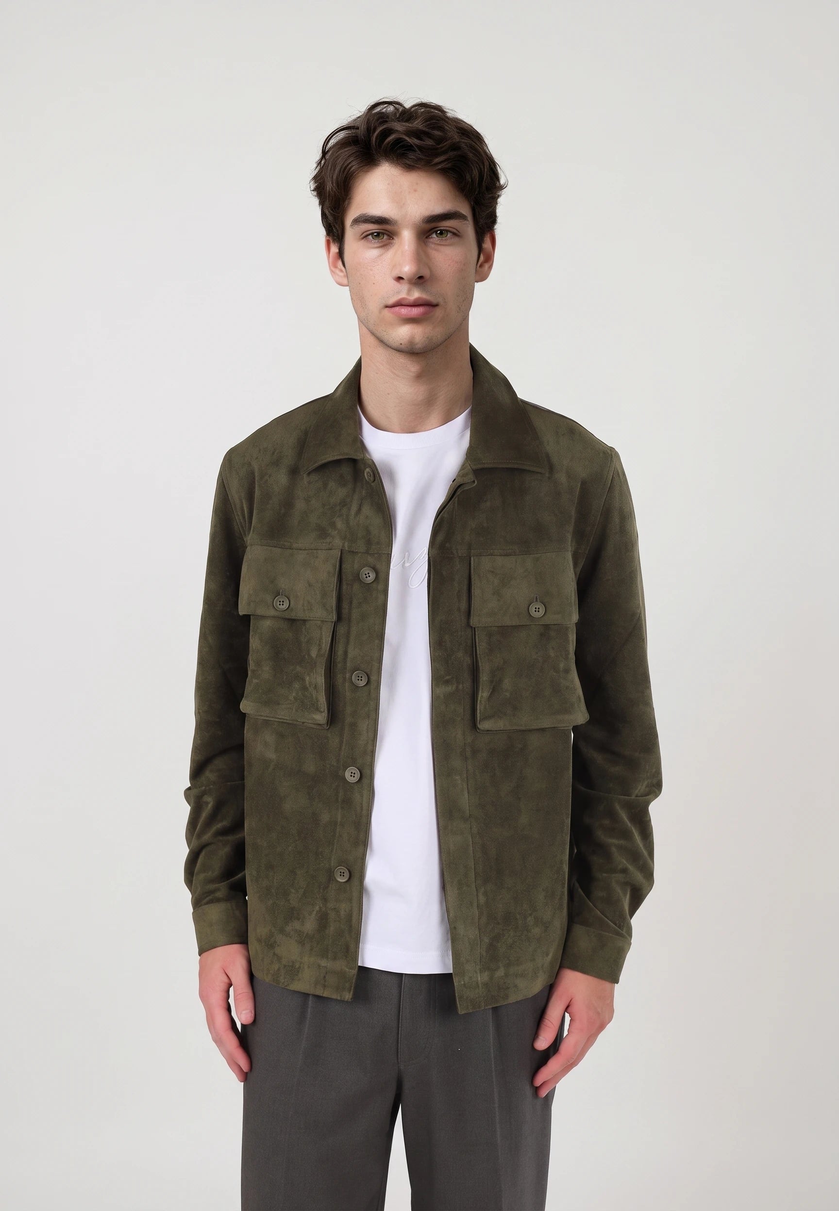 Nash vegan suede jacket - Moss green, detail of the fabric and fastening on model